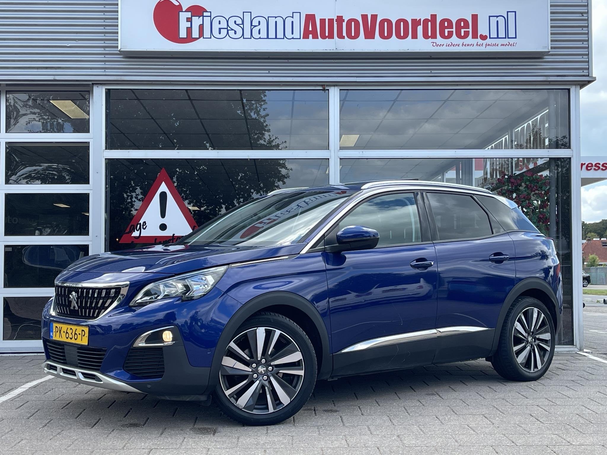 Peugeot 3008 1.2 PureTech Blue Lease Premium /Schuif-kanteld, Gebruikt, Euro 6, 1199 cc, Met garantie (alle)