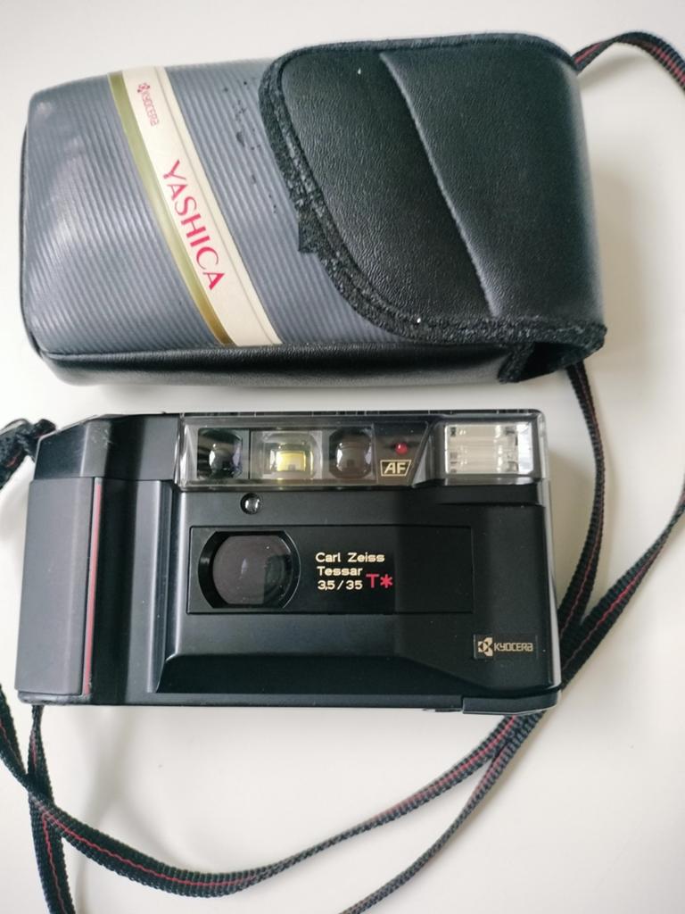 Yashica T2 Carl Zeiss Tessar 3.5/35 35mm, Audio, Tv en Foto, Fotocamera's Analoog, Ophalen of Verzenden, Zo goed als nieuw, Compact