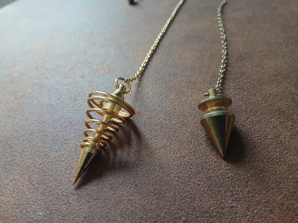 Twee mooie pendels., Boeken, Ophalen of Verzenden, Overige typen