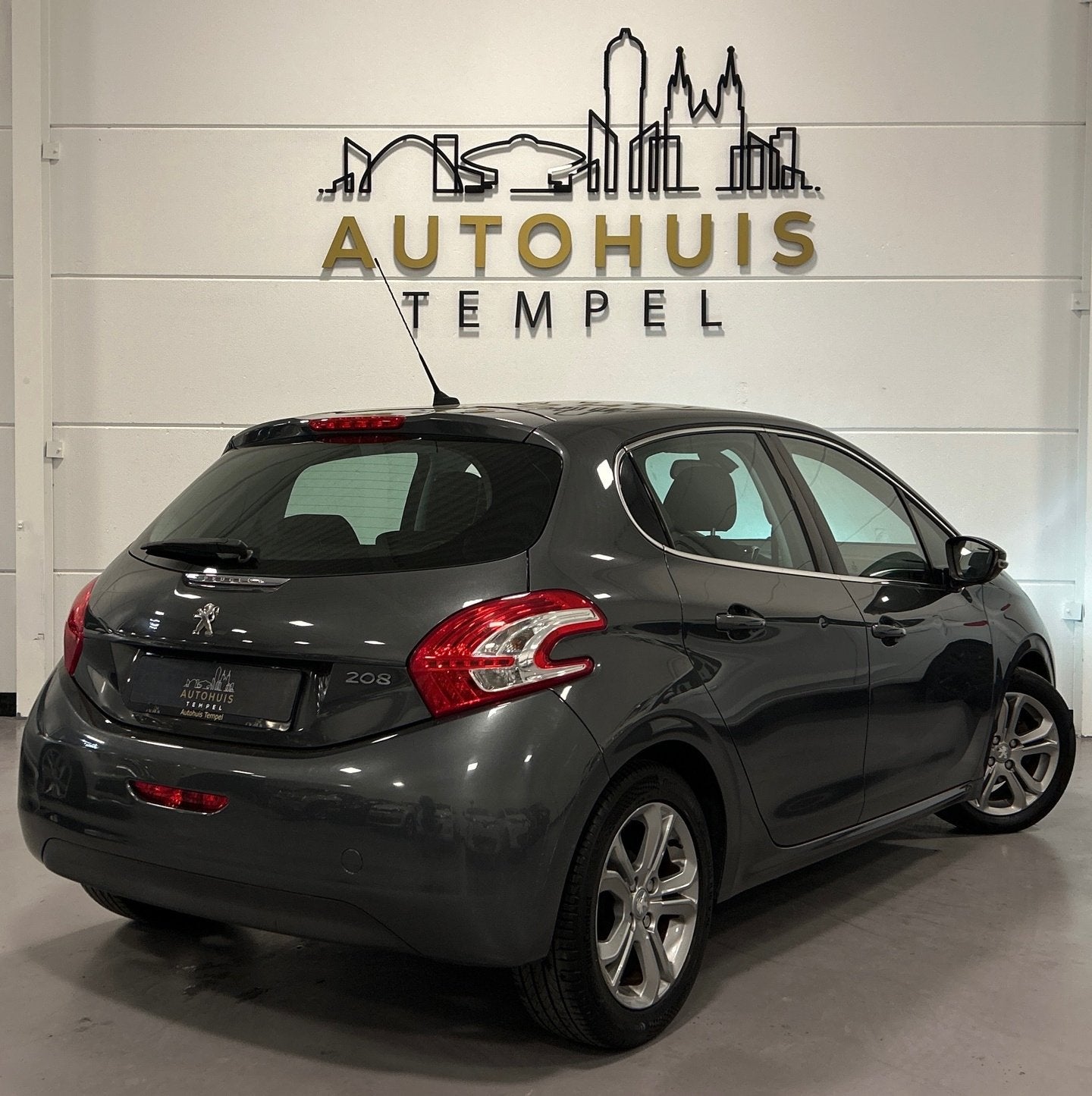 Peugeot 208 1.2 VTi Allure Airco Climate Bluetooth Isofix 5D, Auto's, Voorwielaandrijving, Euro 5, Stof, Gebruikt