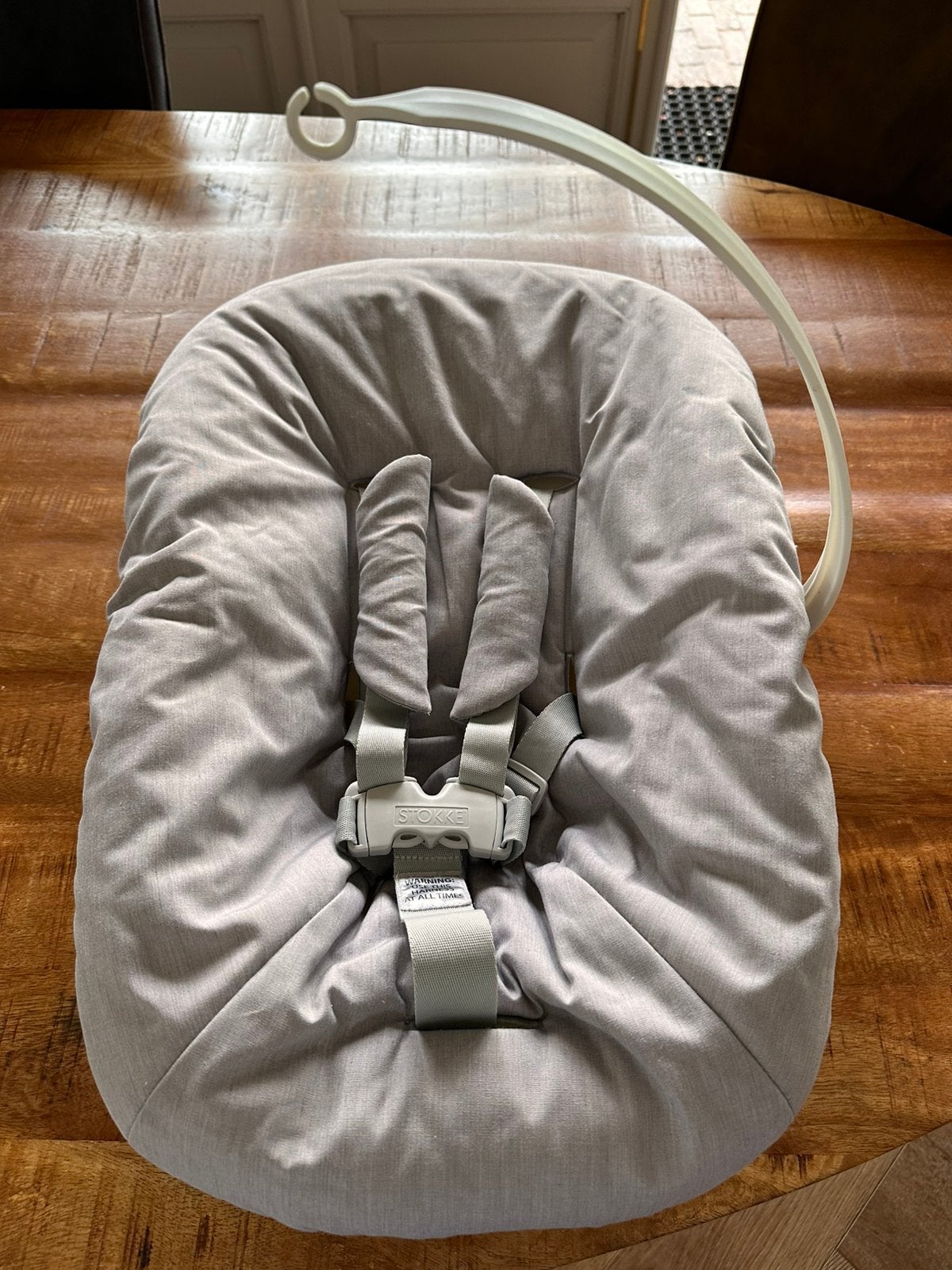 Stokke Tripp Trapp newborn set + speelboog + pootverlengers, Kinderen en Baby's, Wipstoeltjes, Ophalen, Zo goed als nieuw, Verstelbaar