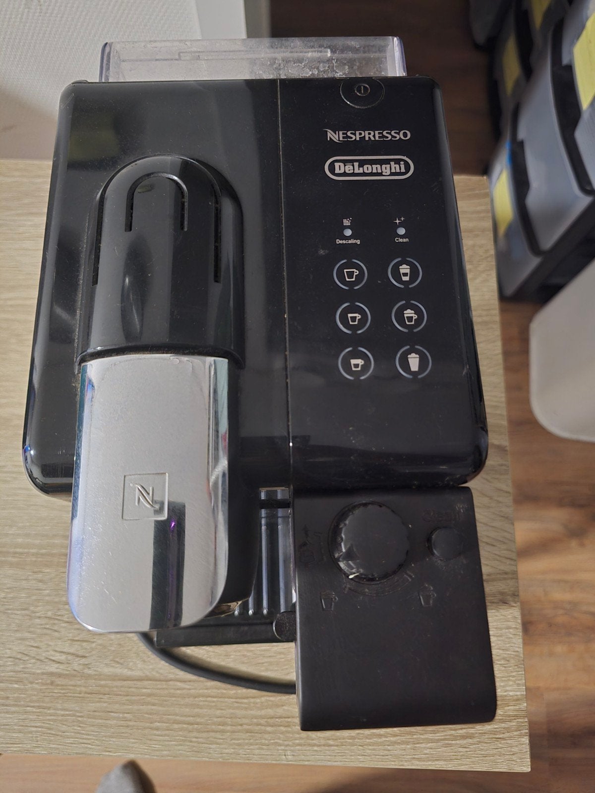 Foto 3 van Nespresso De'Longhi Koffiezetapparaat - Werkt goed!