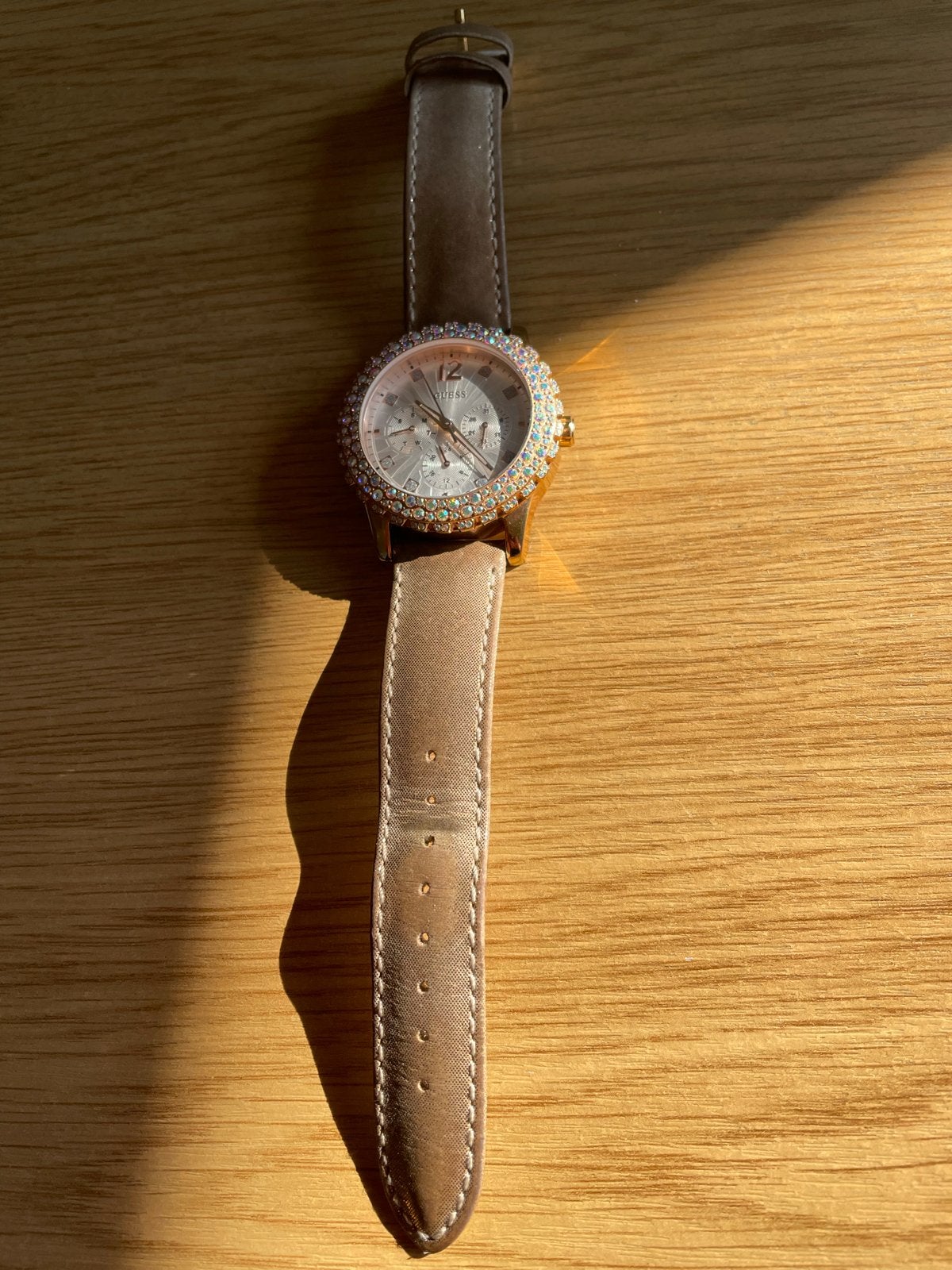 Stijlvol Guess dameshorloge met strass - batterij leeg, Overige materialen, Guess, Polshorloge, Ophalen of Verzenden
