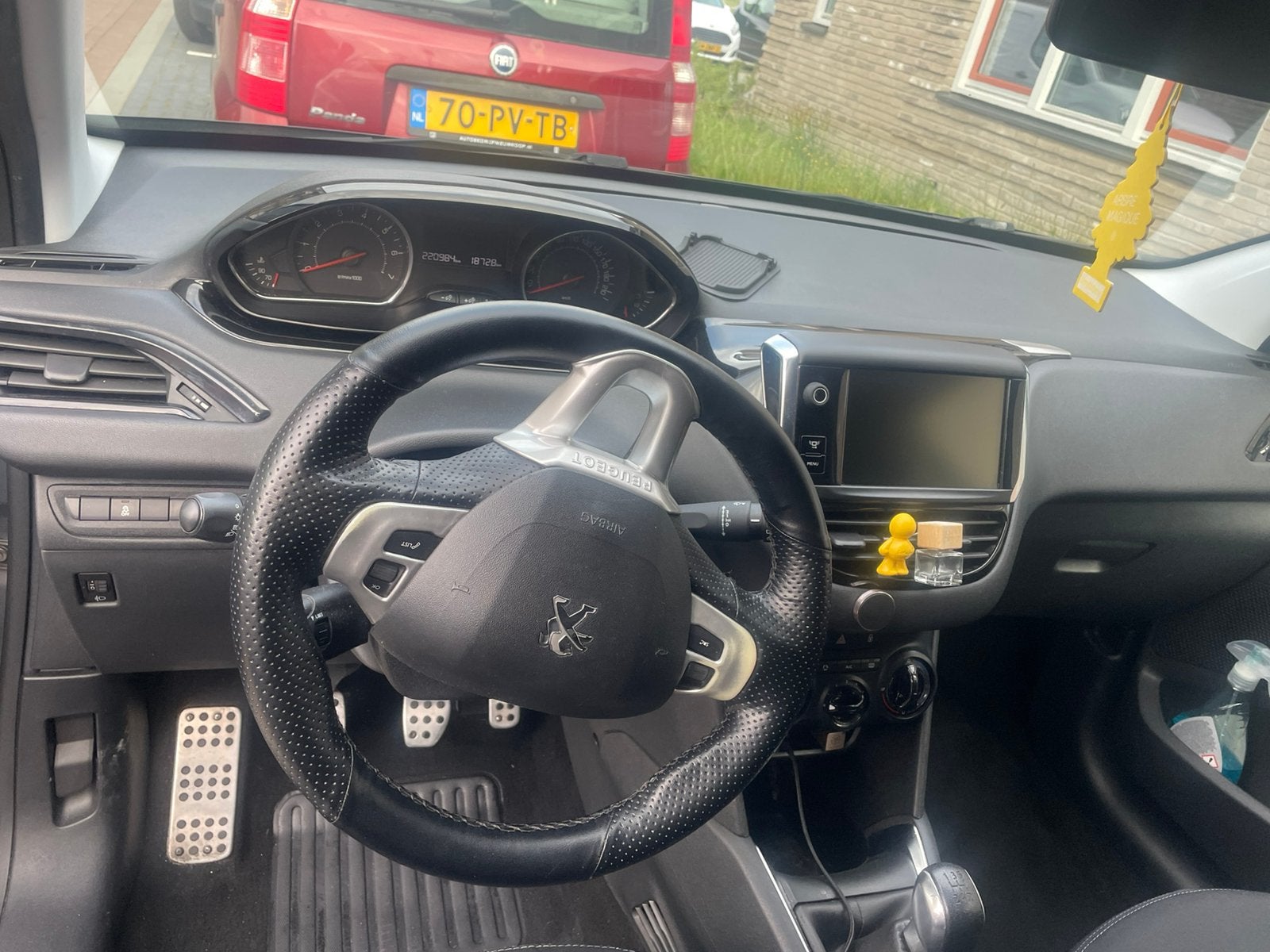 Peugeot 208 en ford fiasta tekoop, Auto's, Overige modellen, Zwart, Handgeschakeld, Particulier