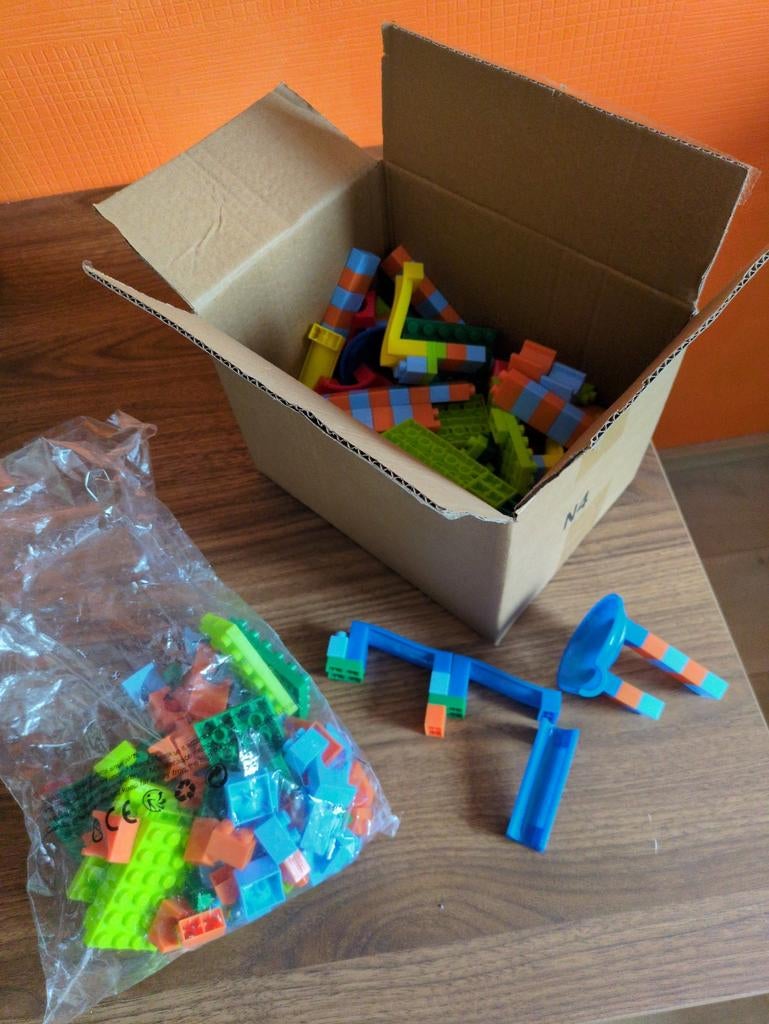 Bouwblokken voor knikkerbaan, Ophalen, Zo goed als nieuw