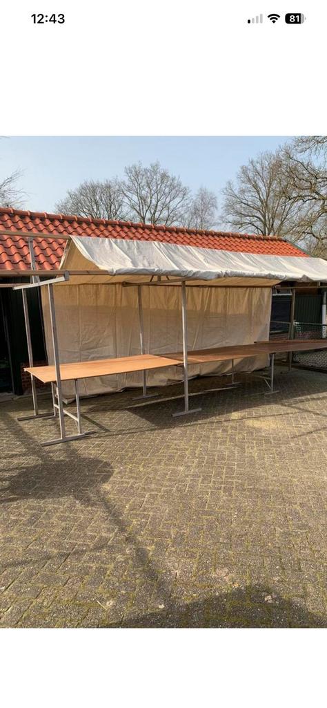 Evenement kraam, Drie personen of meer