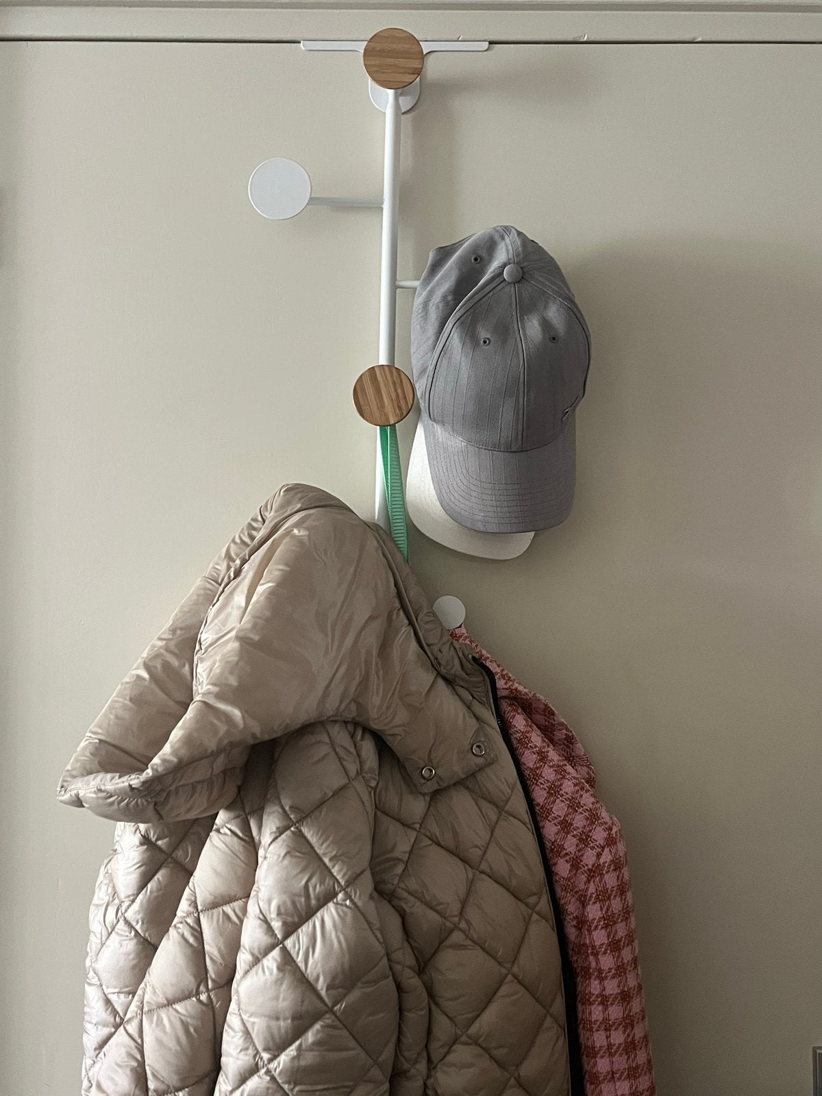 IKEA BÄRFIS verstelbare deurhanger - Wit/Hout, Huis en Inrichting, Ophalen, Overige typen, Zo goed als nieuw, Minder dan 100 cm