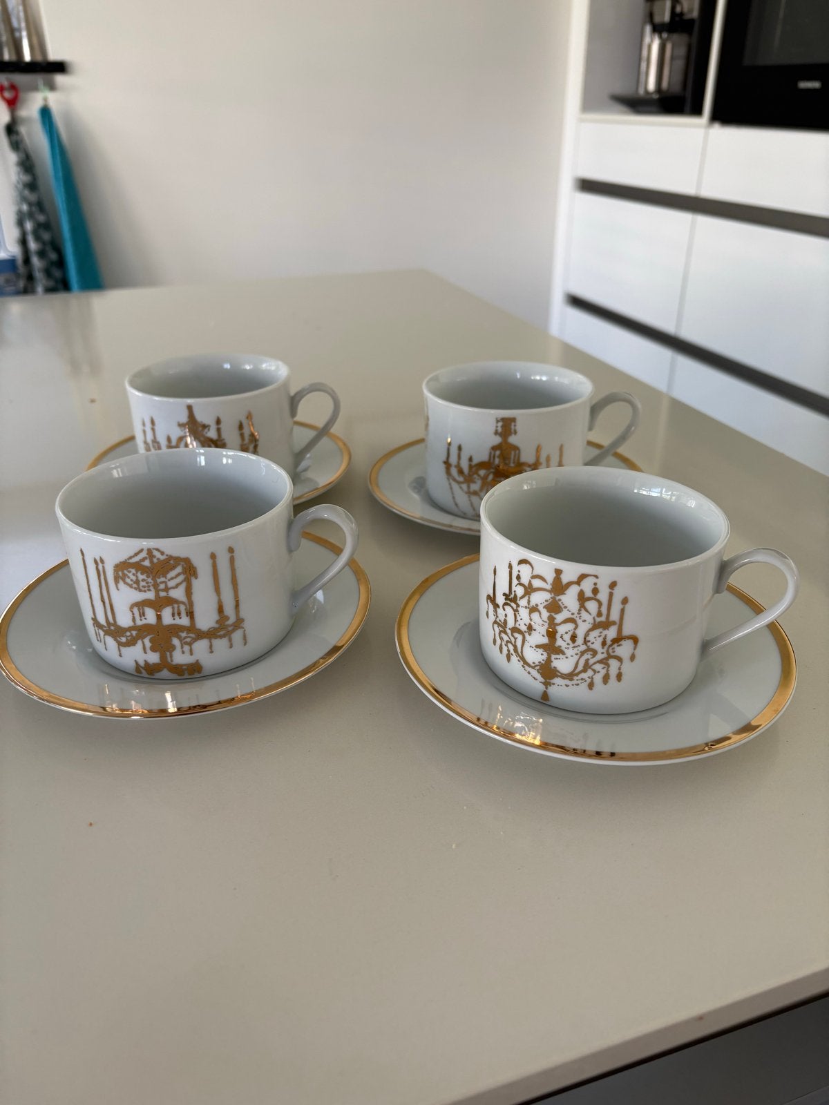 Set van 4 ‘vintage’ kopjes en schotels met gouden print, Overige merken, Keramiek, Vintage, Ophalen of Verzenden