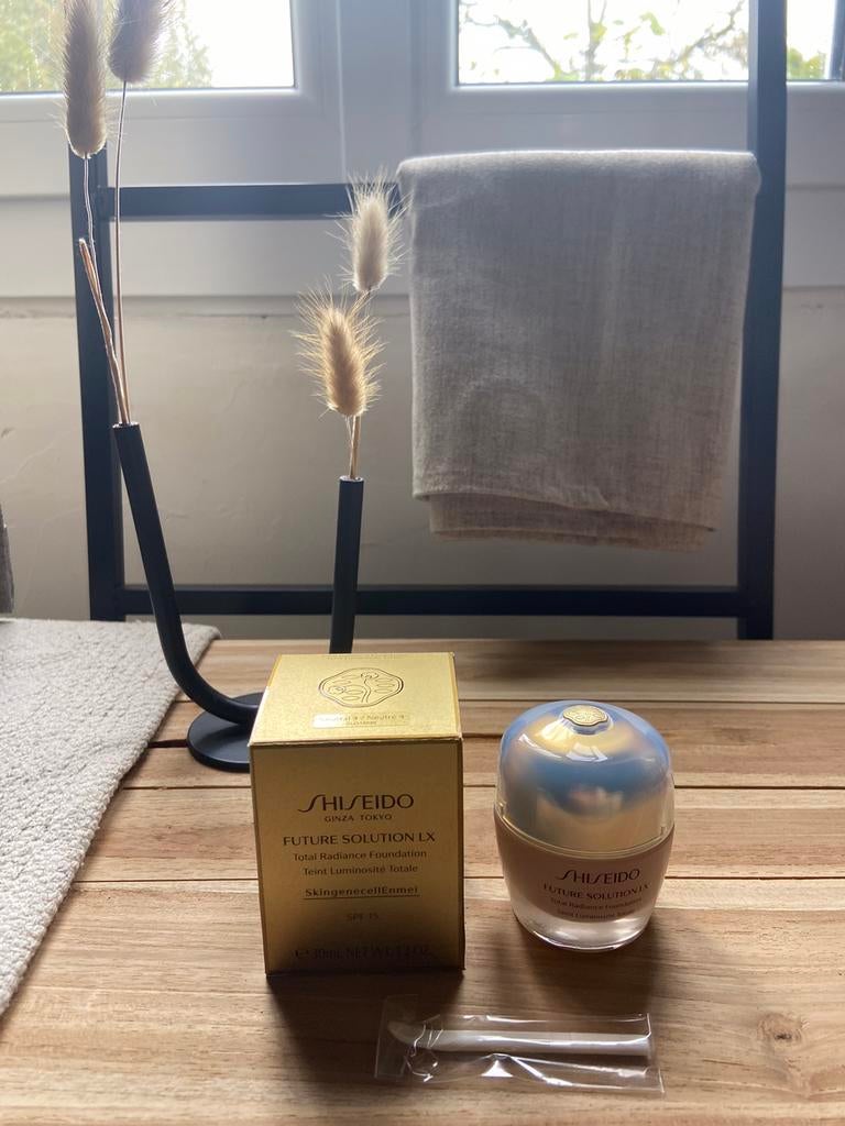 Shiseido Future Solution LX Total Radiance Foundation Neutra, Sieraden, Tassen en Uiterlijk, Uiterlijk | Cosmetica en Make-up