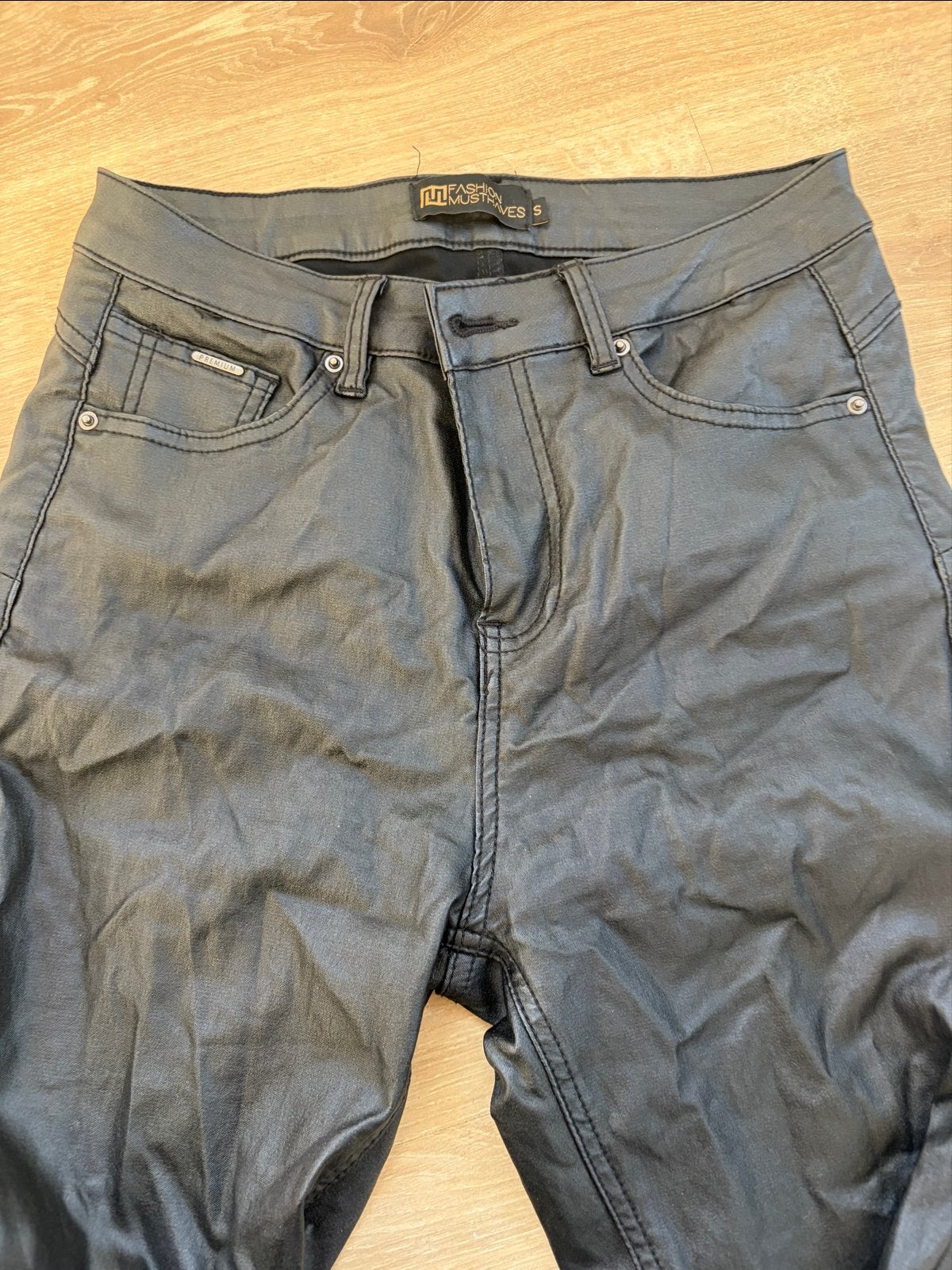 Fashion Musthaves zwarte coated broek maat S, Zwart, Ophalen of Verzenden, Maat 36 (S), Lang