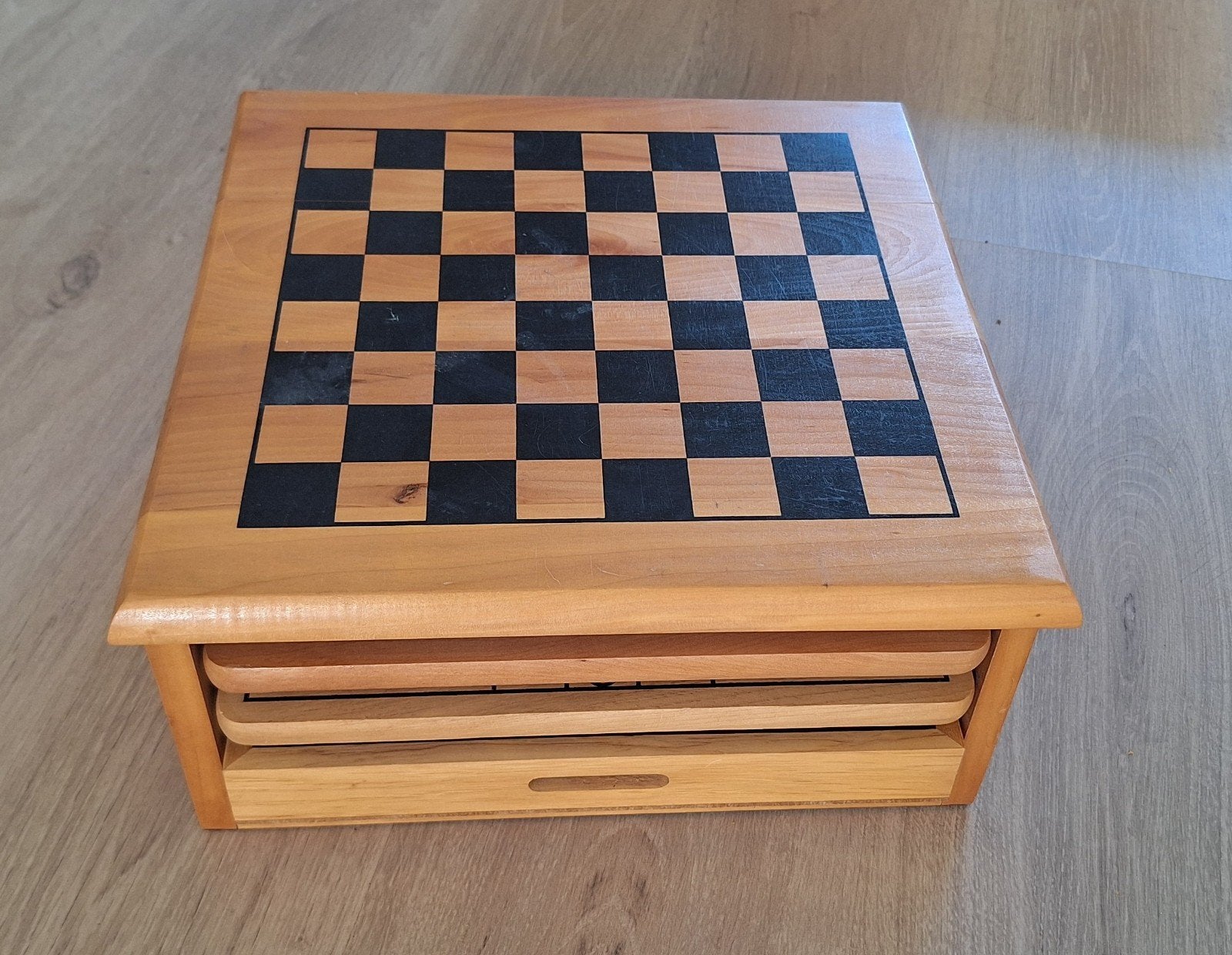 houten spellenbox, Ophalen, Zo goed als nieuw