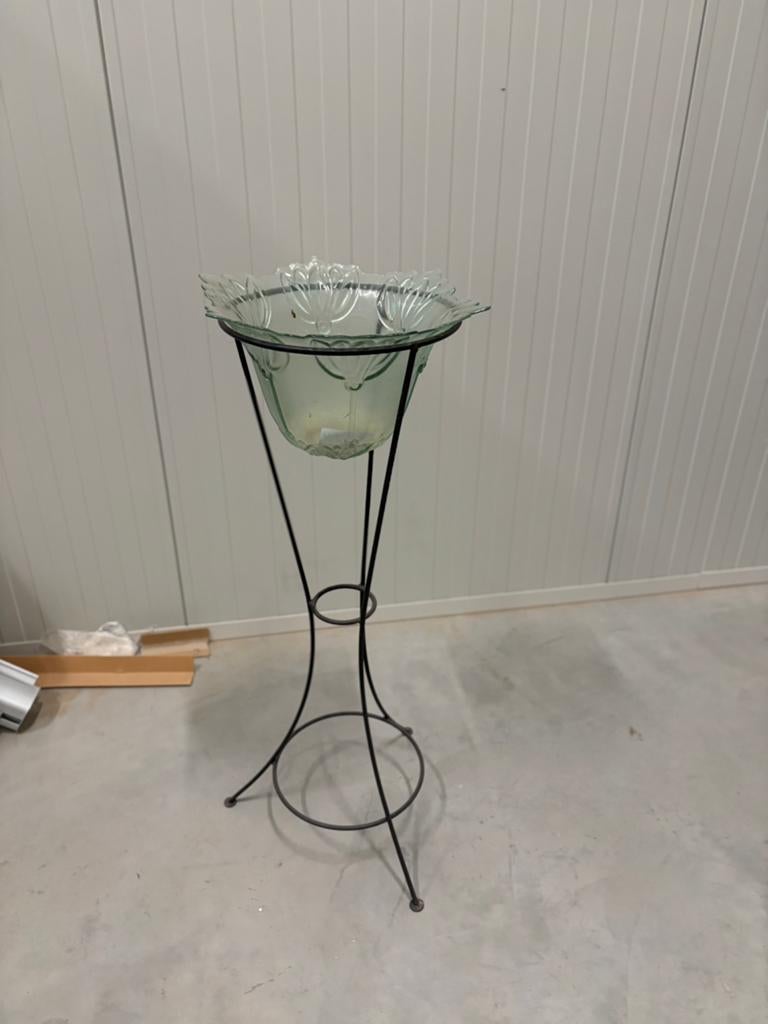 Glazen bloempot op metalen poot, Ophalen
