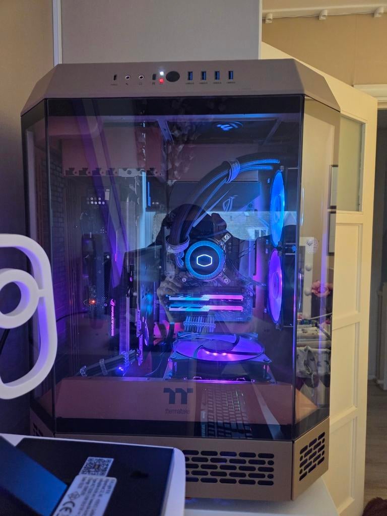 Thermaltake The Tower 600 PC Case - Zo goed als nieuw, Doe-het-zelf en Verbouw, Veiligheidskleding, Zo goed als nieuw, Ophalen of Verzenden