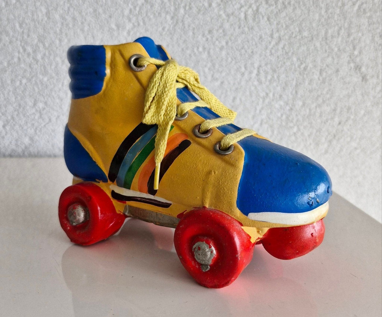 Vintage spaarpot rolschaats - 18 cm, Ophalen of Verzenden, Gebruikt, Steen, Aardewerk of Keramiek, Overige thema's