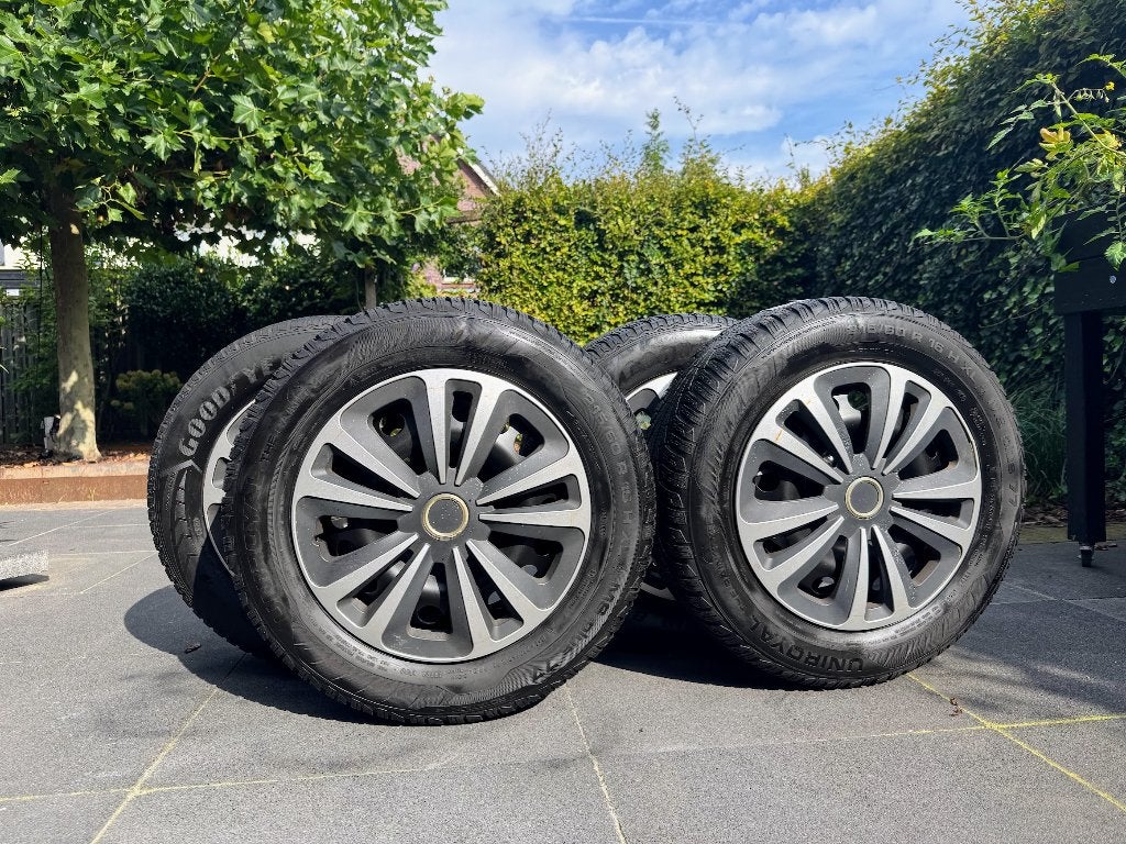 Winterbanden 215/60 R16 5x115 Good Year/Uniroyal wieldoppen, Ophalen, 16 inch, Winterbanden, Band(en)