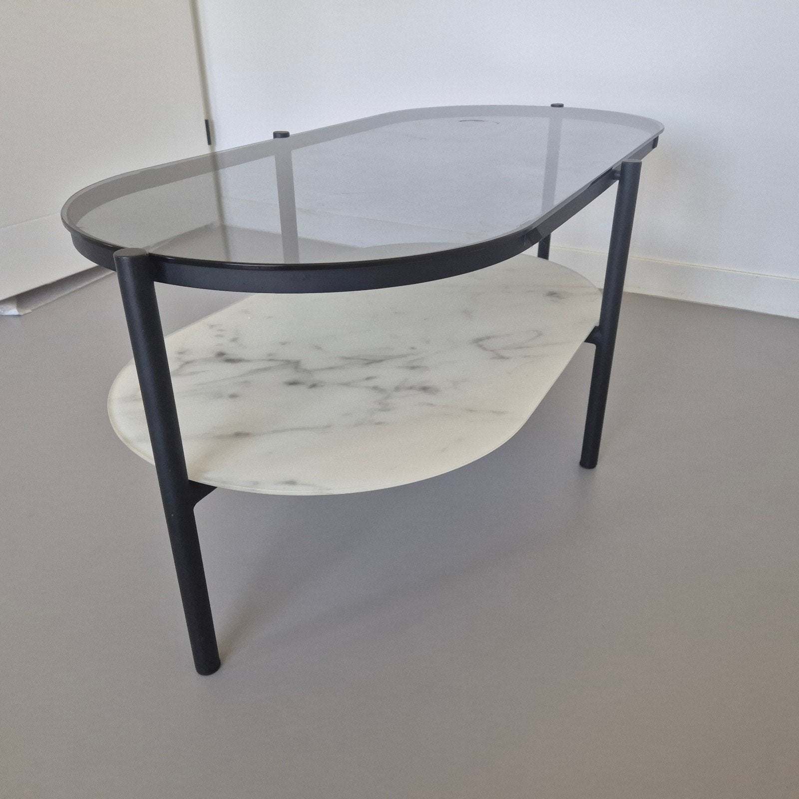 Moderne salontafel met glas en marmerlook, 100 tot 150 cm, Glas, Zo goed als nieuw, Modern, minimalistisch