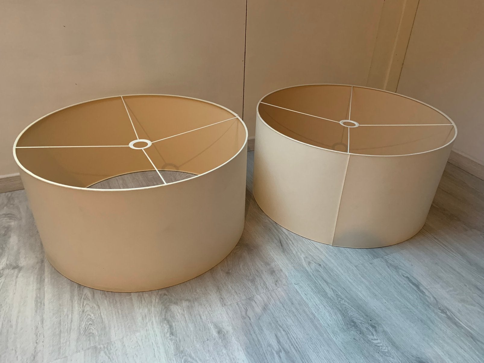 Set van 2 ronde lampenkappen, 60 cm doorsnee, 30 cm hoog, Huis en Inrichting, Lampen | Lampenkappen, Ophalen, Gebruikt, Beige