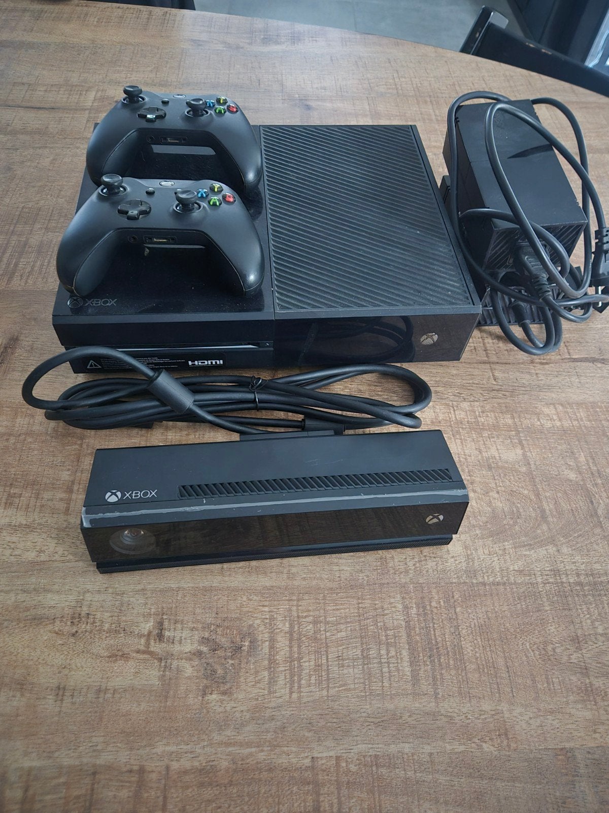 Xbox One met Kinect en 2 controllers, Ophalen of Verzenden, Gebruikt