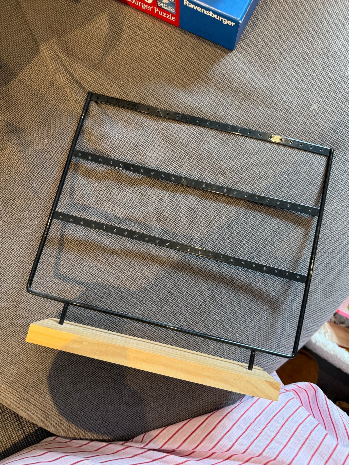 Oorbellenrekje Zwart Metaal met Houten Voet, Sieraden, Tassen en Uiterlijk, Overige Accessoires, Ophalen of Verzenden, Zo goed als nieuw