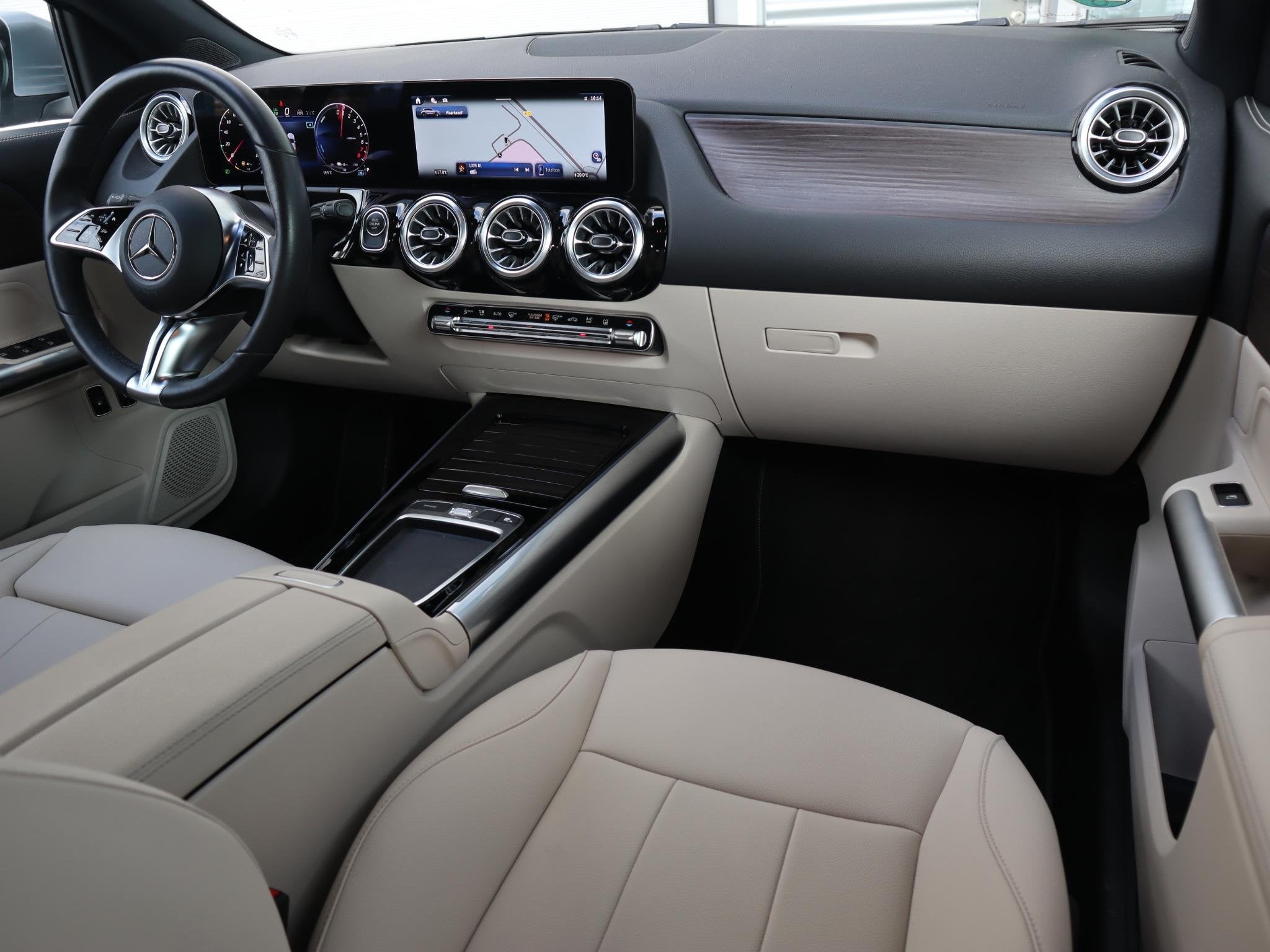 Mercedes-Benz GLA-klasse 250 e Star Edition, Auto's, Dealer onderhouden, Stof, 16 kWh, Bedrijf