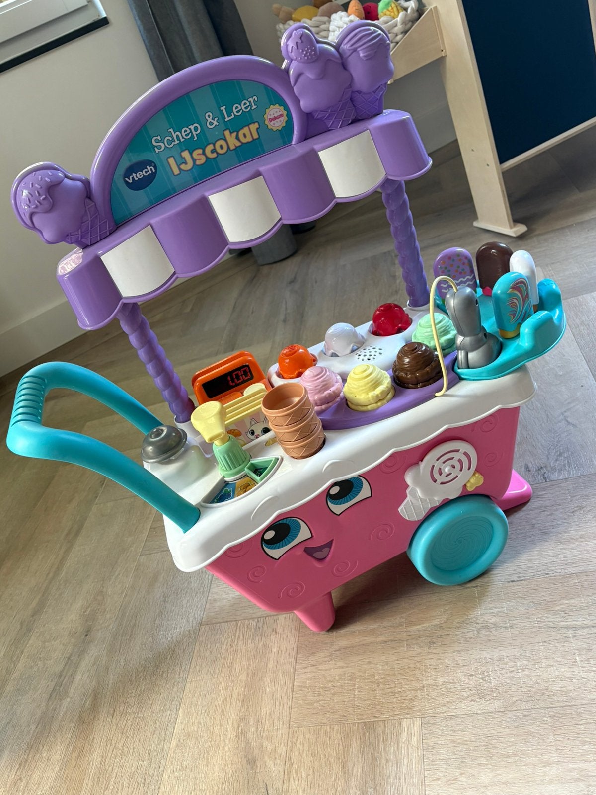 V-Tech schep en leer ijscokar roze, zo goed als nieuw, Kinderen en Baby's, Speelgoed | Vtech, Ophalen, Zo goed als nieuw, 6 maanden tot 2 jaar