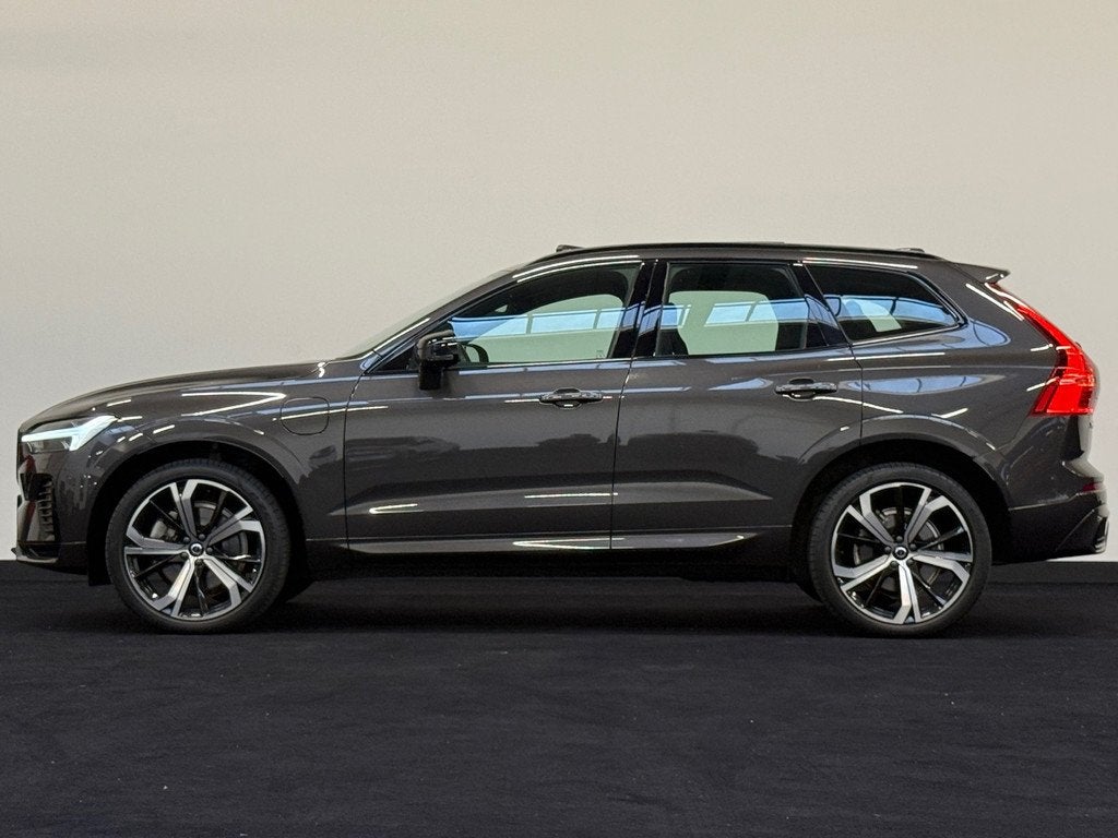 Volvo XC60 2.0 T8 Plug-in hybrid AWD Ultimate Dark Pano Harm, Auto's, Automaat, Gebruikt, 4 cilinders, Leder en Stof