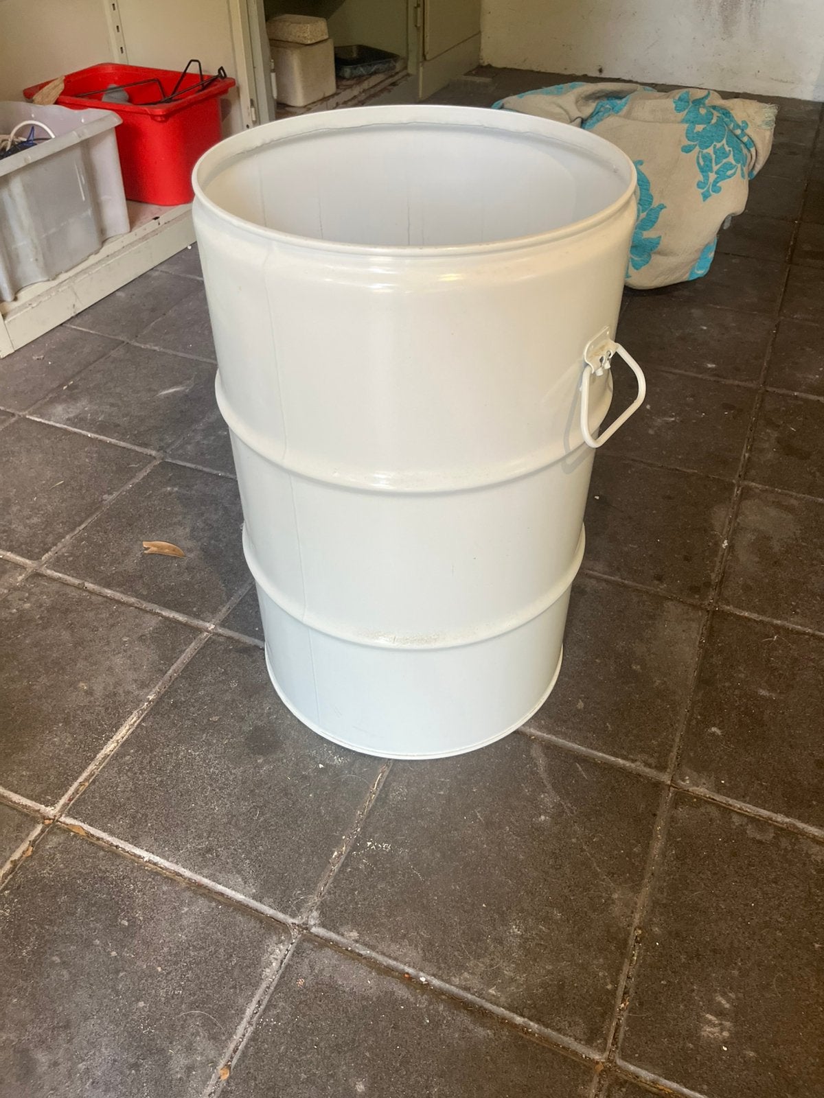 Gespoten olievat voor decoratie, Ophalen, Zo goed als nieuw, Kunststof