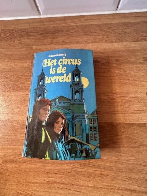 Q34-boek Het circus is de wereld van Mas van Donck, Boeken, Ophalen of Verzenden, Gelezen