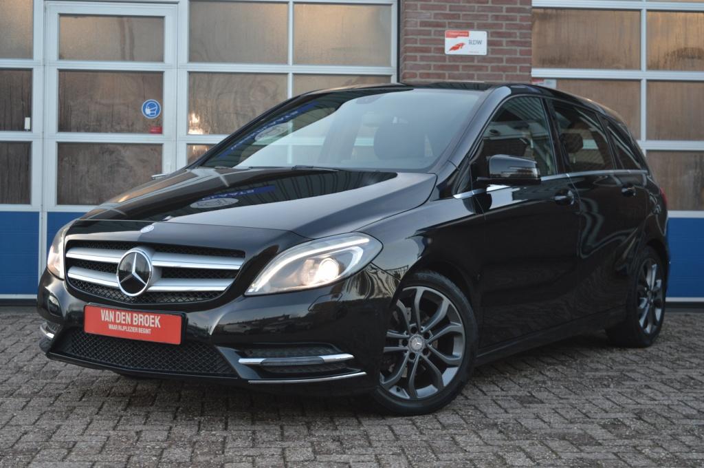 Mercedes-Benz B-Klasse 180 Ambition | AUT - NAVI - TRK.HAAK, 1325 kg, Euro 6, 4 cilinders, Zwart