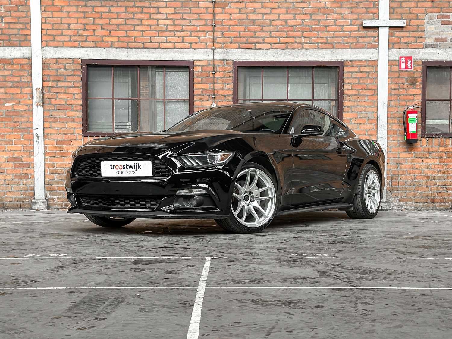 Ford Mustang Coupe Ecoboost Premium 310PK 2015, Auto's, Automaat, Gebruikt, Cabriolet, Bedrijf
