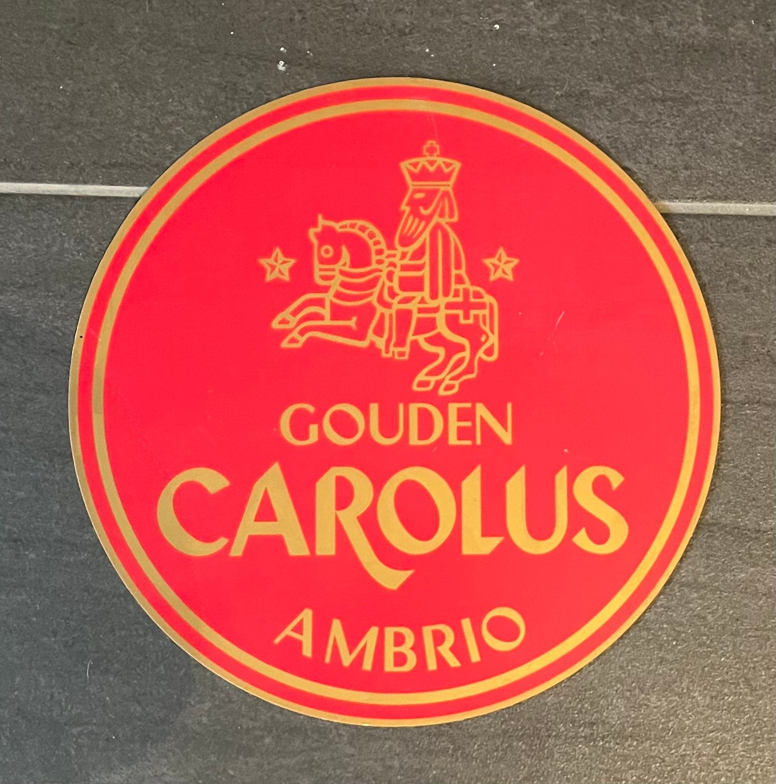 Gouden Carolus Bord - Kunststof Reclame, Verzamelen, Ophalen of Verzenden, Gebruikt, Reclamebord, Plaat of Schild, Overige merken