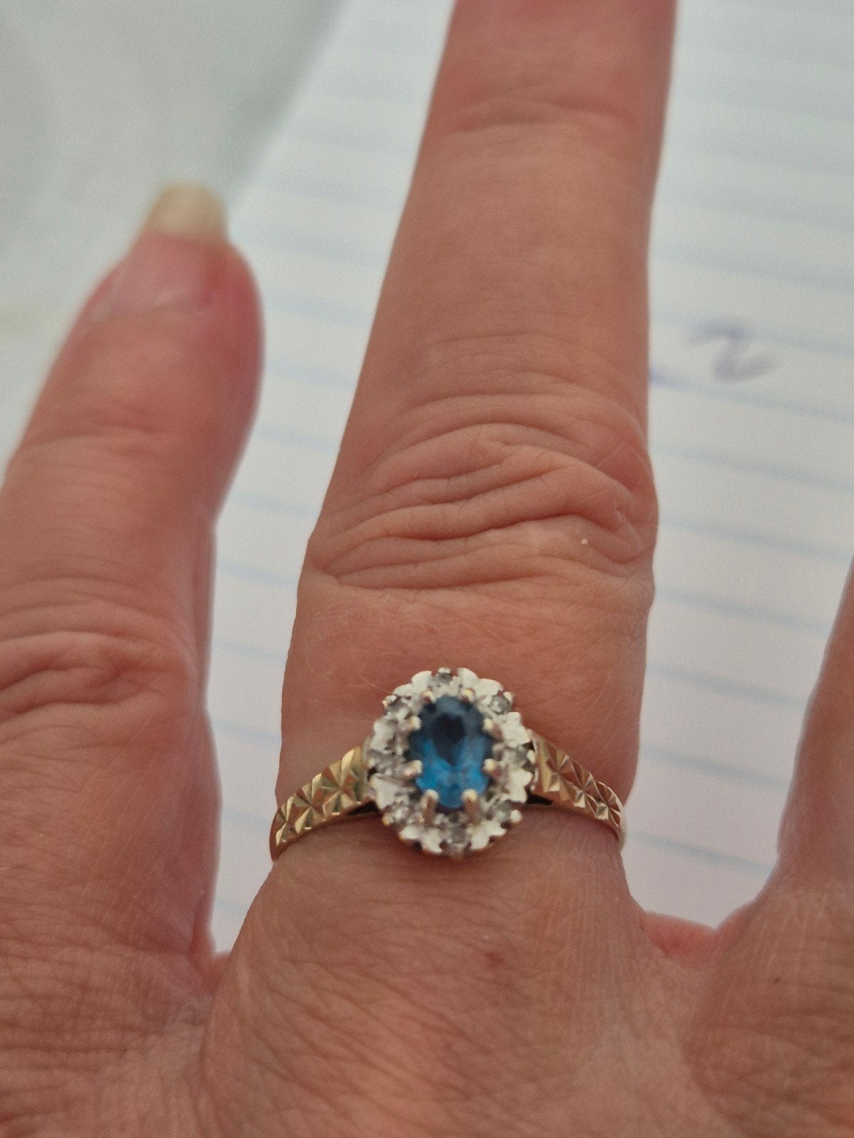 10 karaat  gouden  ring met topas  maat  18.5, 18 tot 19, Ophalen of Verzenden, Zo goed als nieuw, Dame