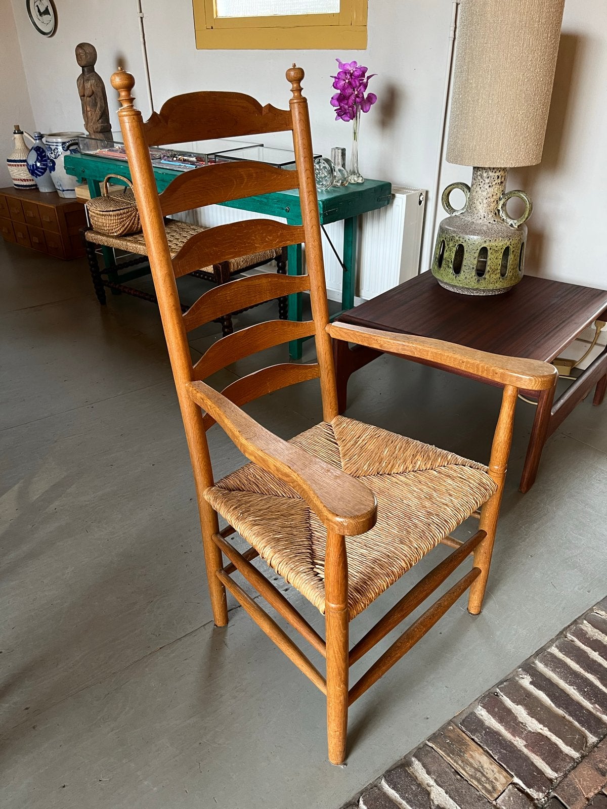 Vintage houten stoel met biezen zitting, Antiek en Kunst, Antiek | Meubels | Stoelen en Banken, Ophalen