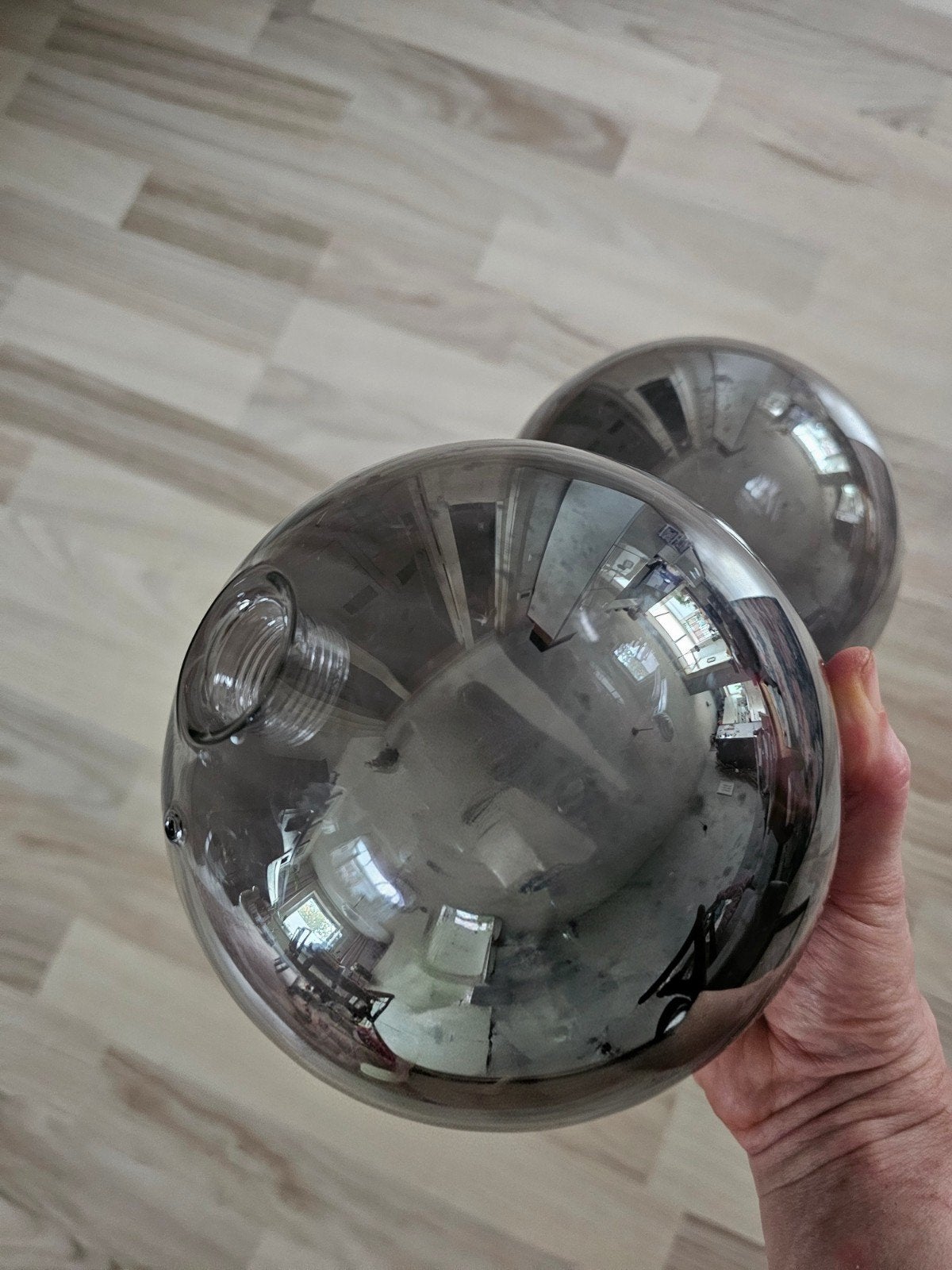 2 gerookt glas bollampen, Ophalen of Verzenden, Zo goed als nieuw