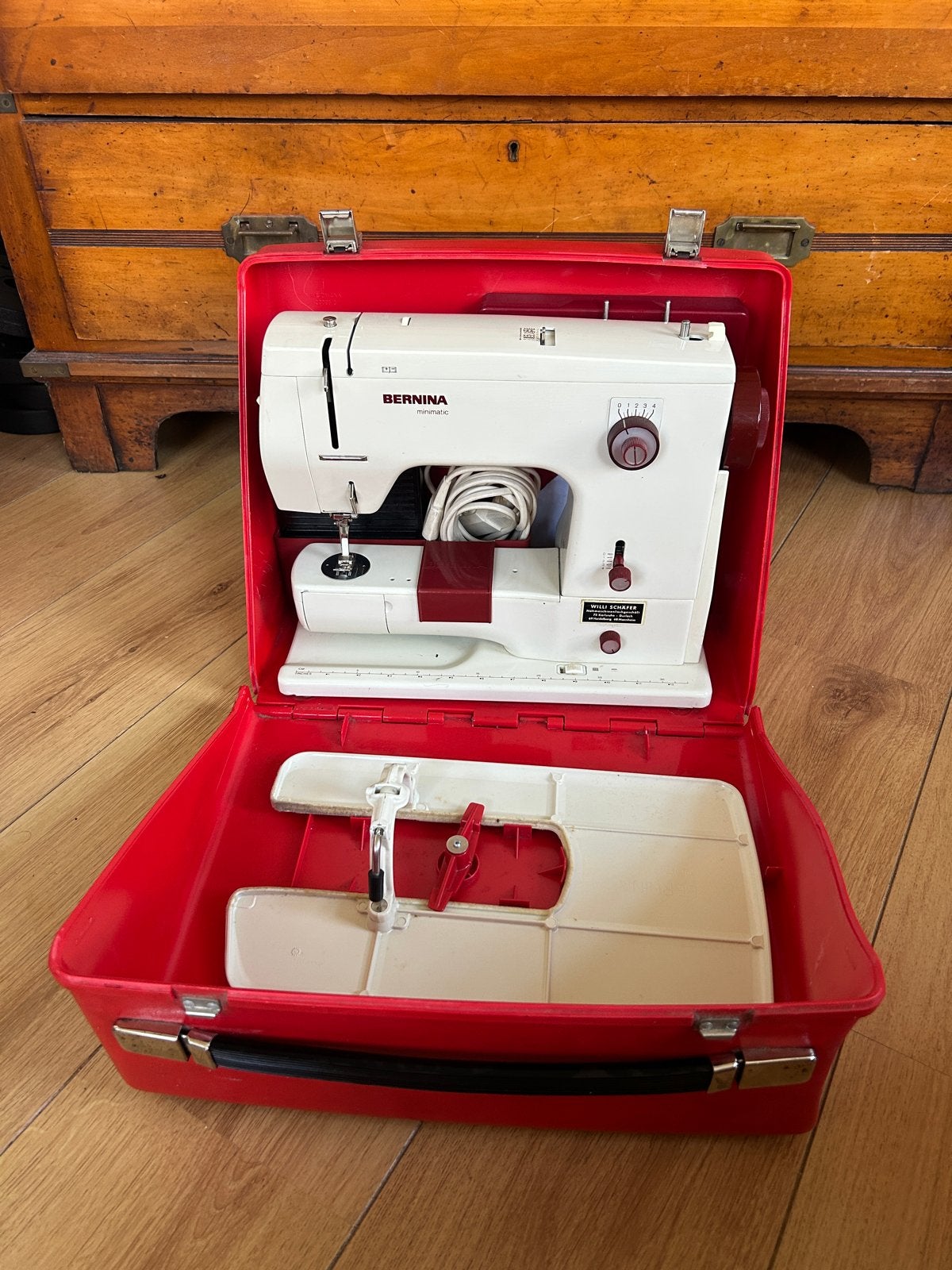 Bernina 807 Minimatic Naaimachine met Koffer, Ophalen, Zo goed als nieuw, Naaimachine, Bernina