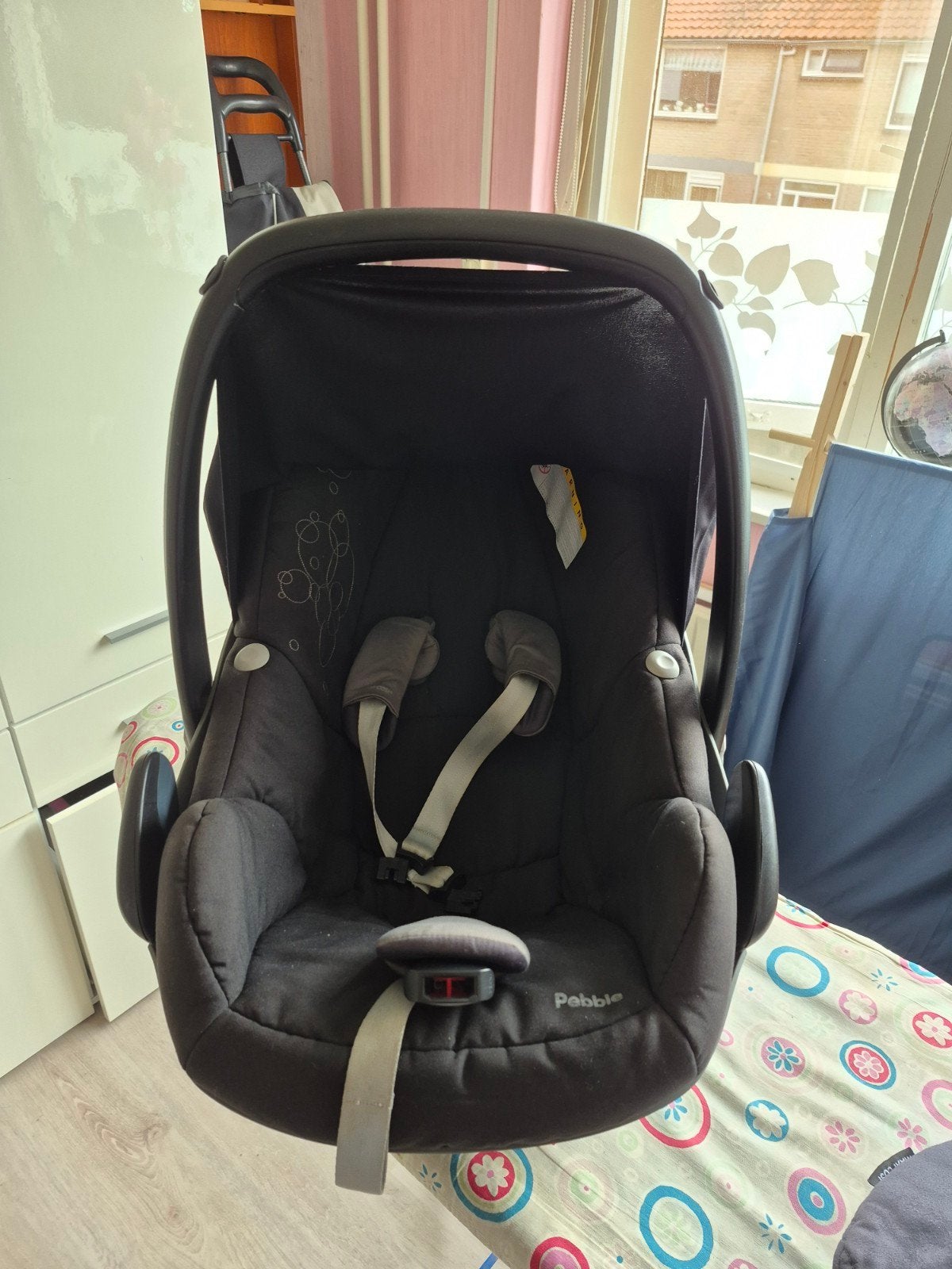 Maxi cosi pebble met isofix met adapters joolz kinderwagen, Kinderen en Baby's, Autostoeltjes, Ophalen, 0 t/m 13 kg, Maxi-Cosi