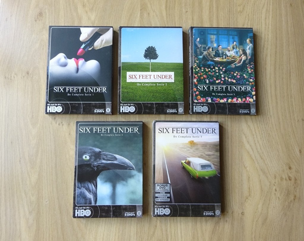 dvd-serie Six Feet Under 1-5, compleet en netjes, Vanaf 12 jaar, Ophalen of Verzenden, Zo goed als nieuw, Overige genres