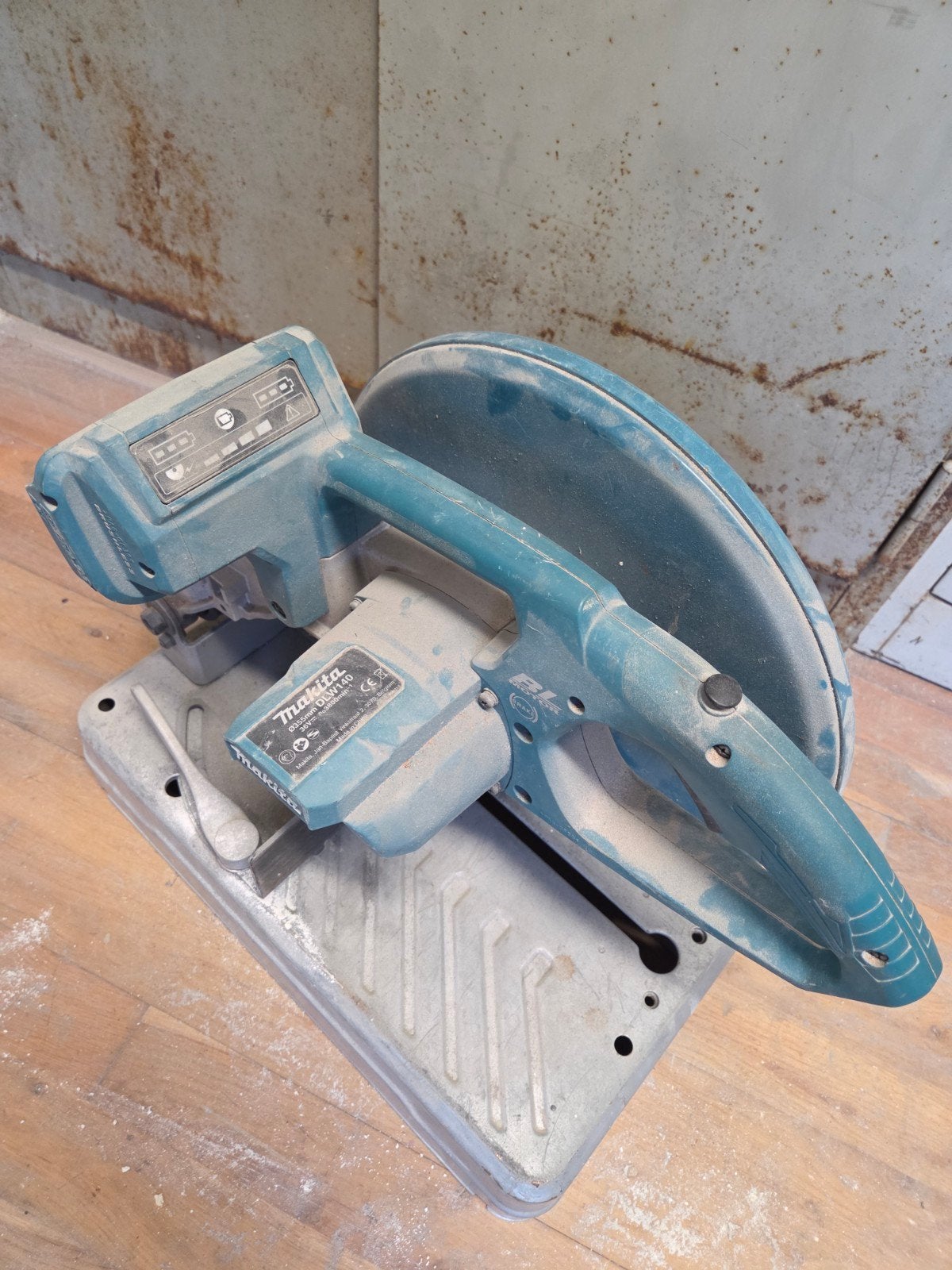 Makita DLW140 Afkortzaag - Krachtig en Draadloos, Gebruikt, 70 mm of meer, Ophalen of Verzenden, Makita