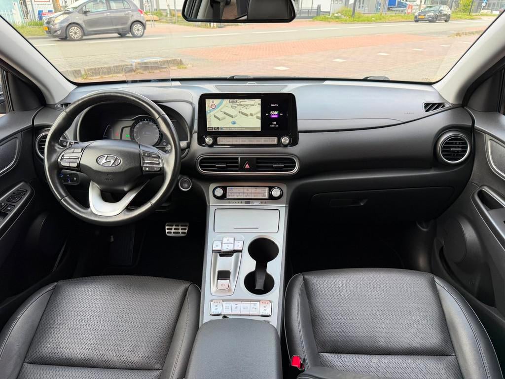 Hyundai Kona EV Premium 64 kWh ACC|NAV|Cam|Leder|SOH 100%, Auto's, Hyundai, 12 maanden, Gebruikt, Zwart, 64 kWh