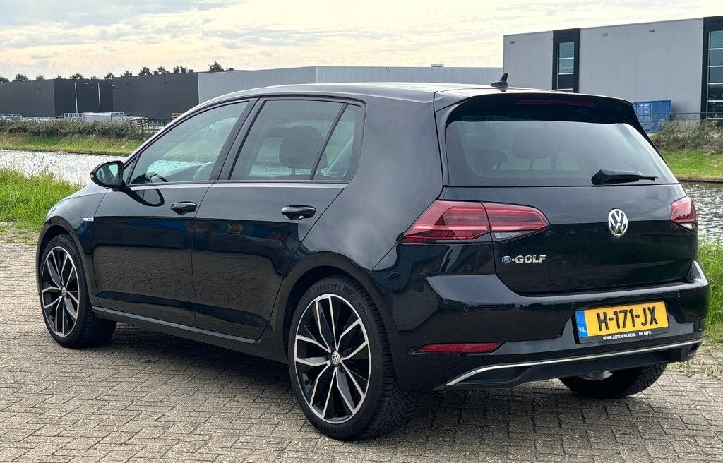 VW e-Golf | DYNAUDIO | WARMTEPOMP | VIRTUAL COCKPIT, Auto's, Zwart, Zwart, Elektrisch, Onderhoudsboekje