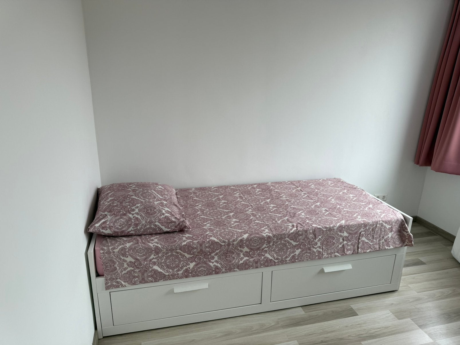 Uitschuifbaare Logeerbed van ikea, Ophalen, Eenpersoons, 190 cm of minder, Zo goed als nieuw