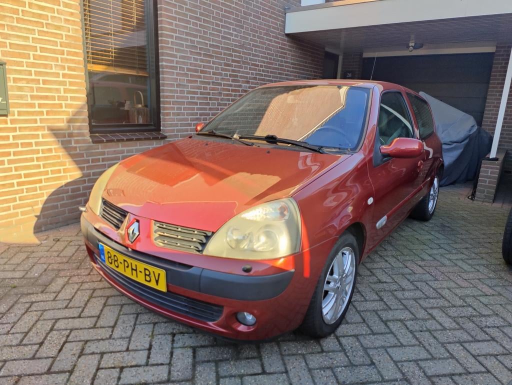 Snelle Renault Clio met moderne onderdelen (2004), Ophalen, Renault