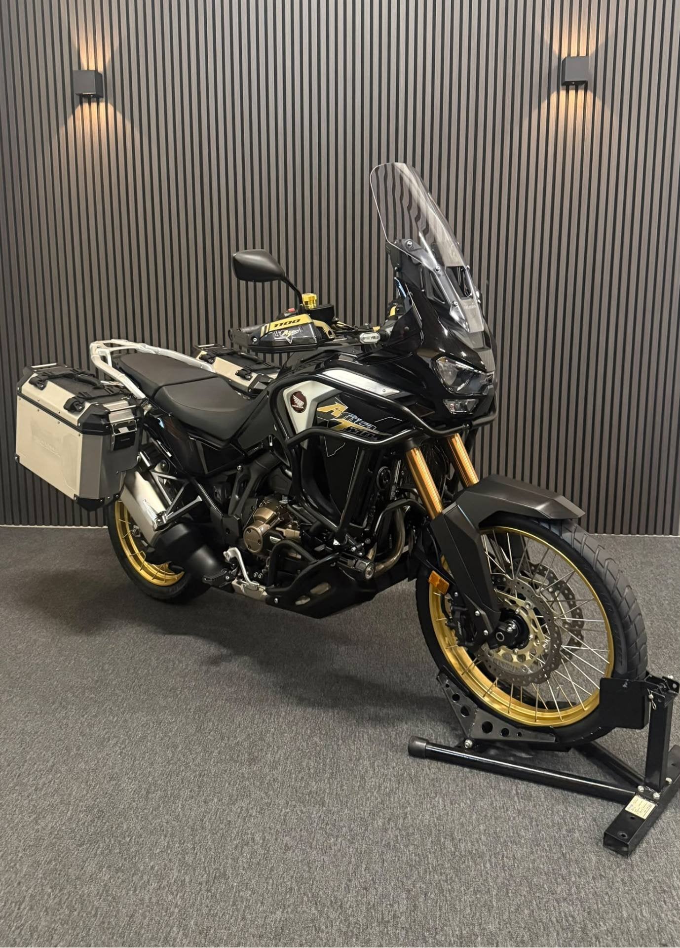 Honda CRF 1100L Africa Twin Adventure sport CARPLAY-ES-KOFFE, Kolen Motors, Broekhovenseweg 130-2
5021LJ  TILBURG, NL, Kolenmotors@outlook.com