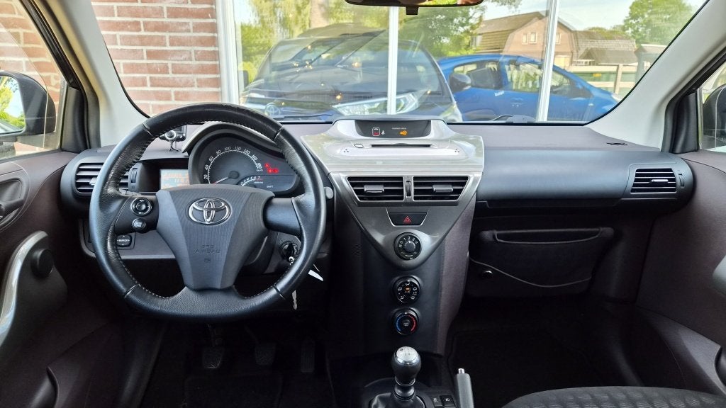 Toyota iQ 1.0 VVTi Black Edit., Bluetooth NL Auto, Uniek!, Auto's, Toyota, Stof, Gebruikt, Zwart, 4 stoelen