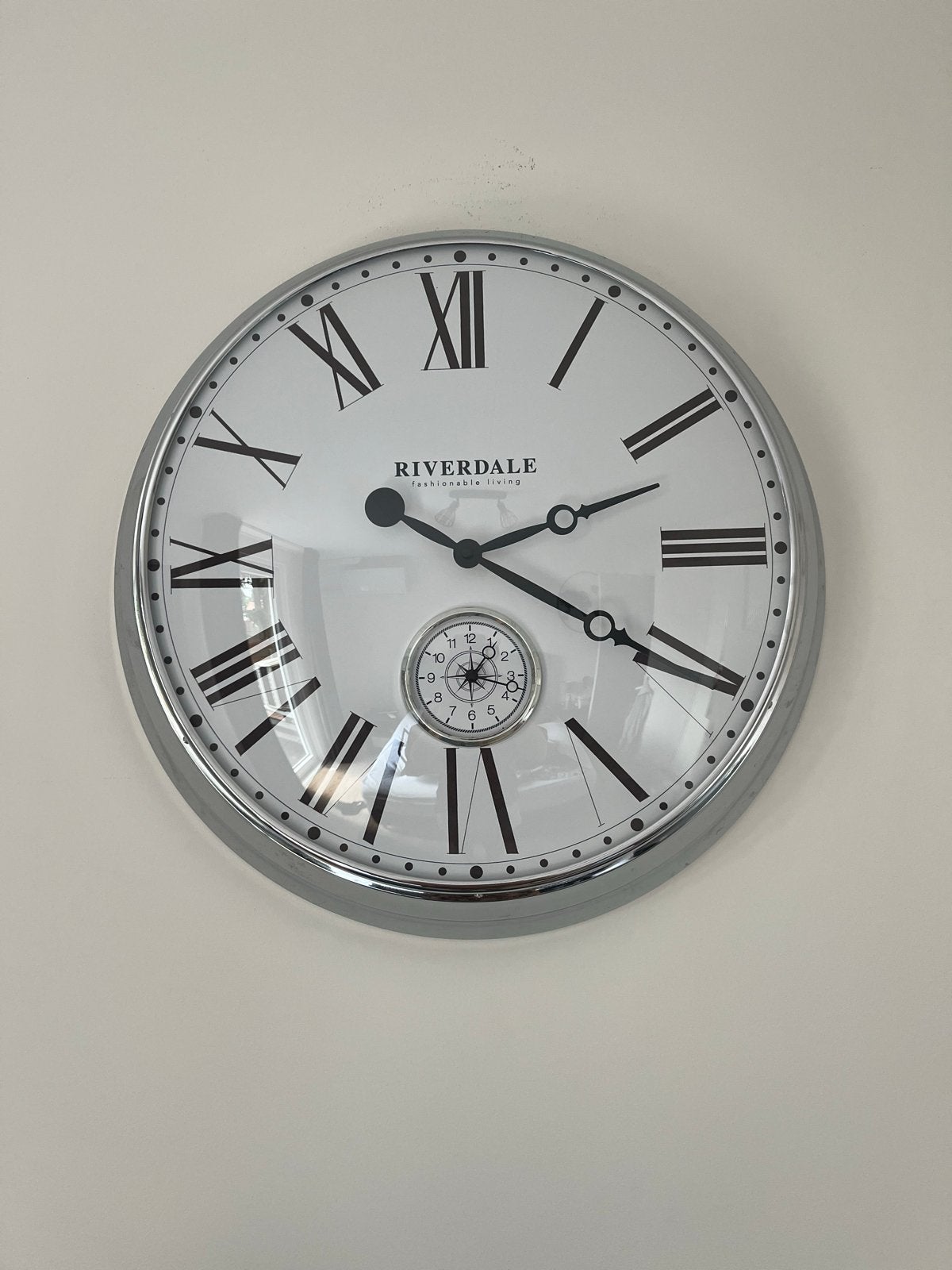 Riverdale Wandklok - Stijlvol en Tijdloos Design, Ophalen, Analoog, Zo goed als nieuw, Zilver