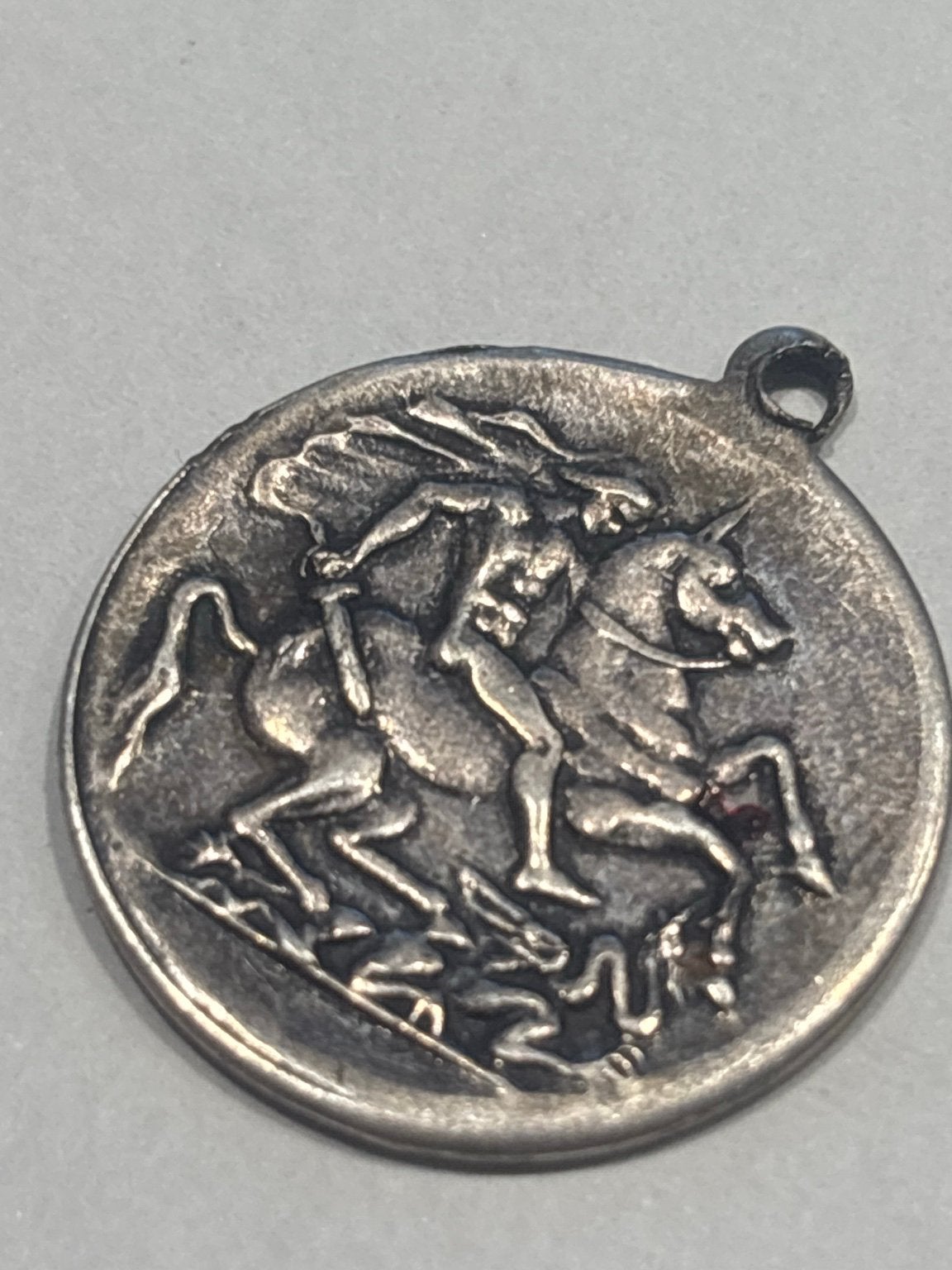 Oude Sint Joris & de draak medaille/hanger – vintage, Postzegels en Munten, Ophalen of Verzenden, Overige materialen