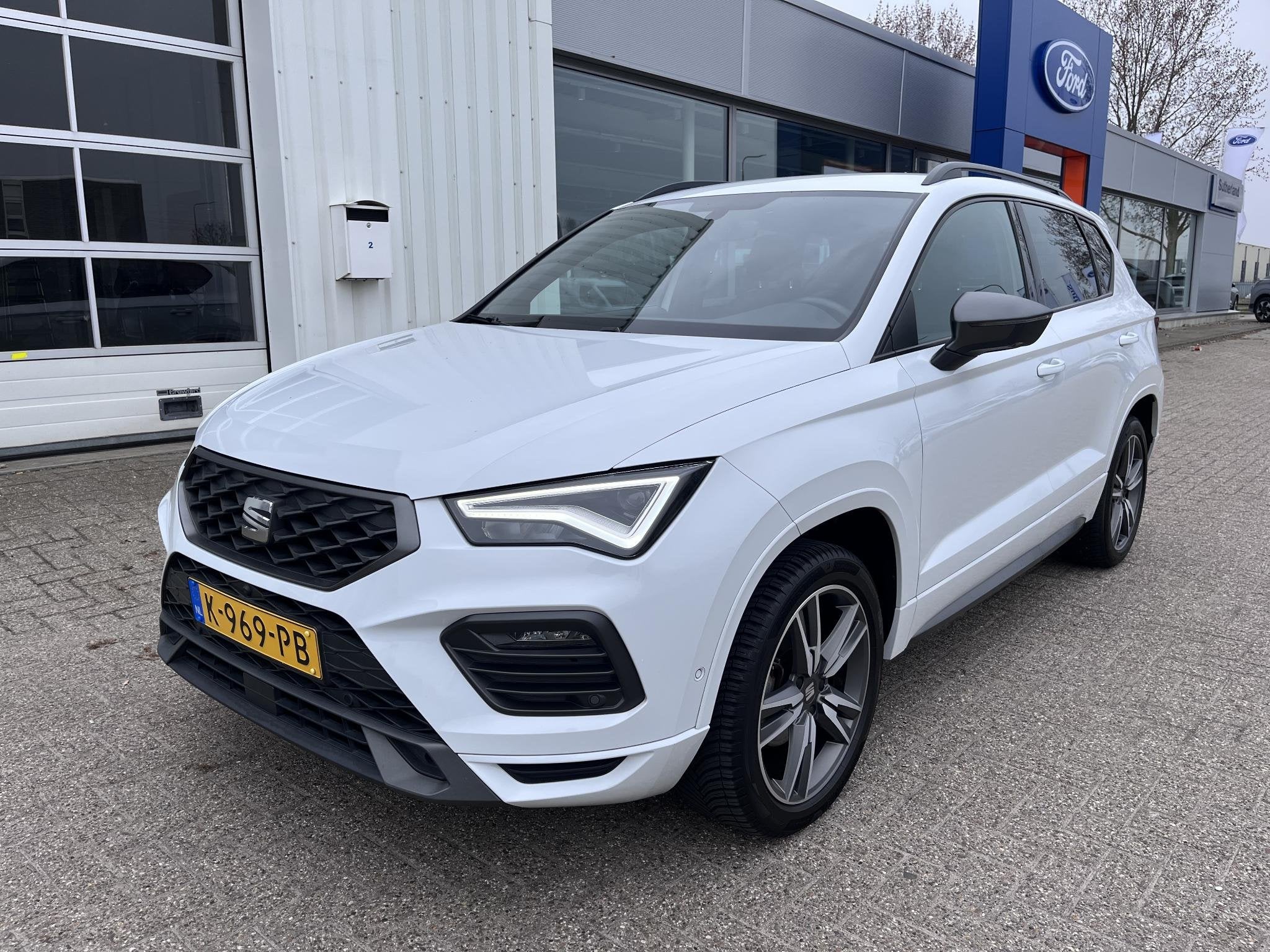 SEAT Ateca 1.5 TSI FR Business Intense 150pk | Navigatie | C, Voorwielaandrijving, 4 cilinders, Ateca, Wit