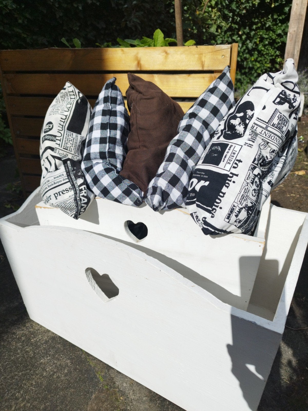 Set van 2 decoratieve houten kistjes met hartjes, Ophalen, Hout, Gebruikt, Landelijk