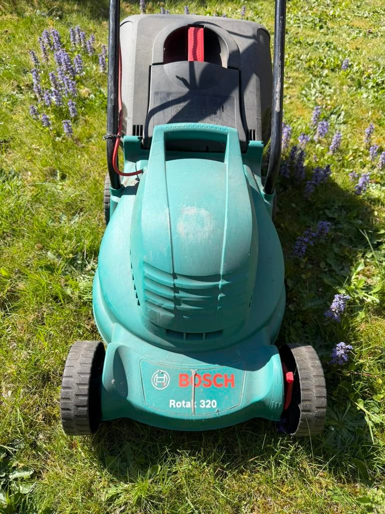 Bosch Rotak 320 in nieuwstaat, Ophalen, Zo goed als nieuw