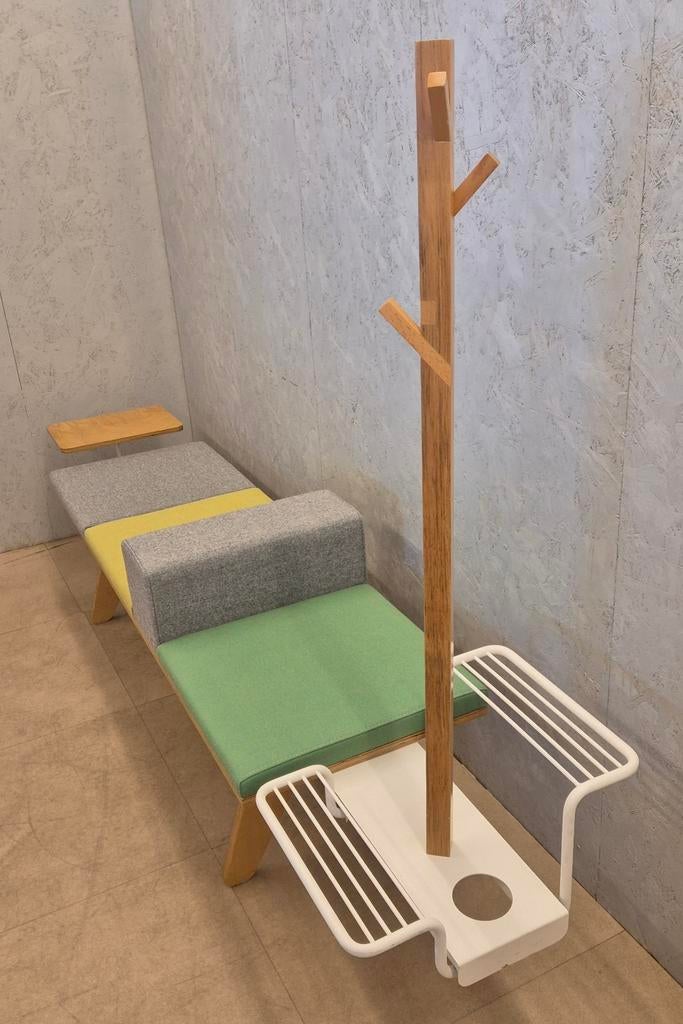 Design halbank met kapstok en tafeltje – Scandinavisch, Ophalen, Gebruikt, Minder dan 75 cm, Driepersoons